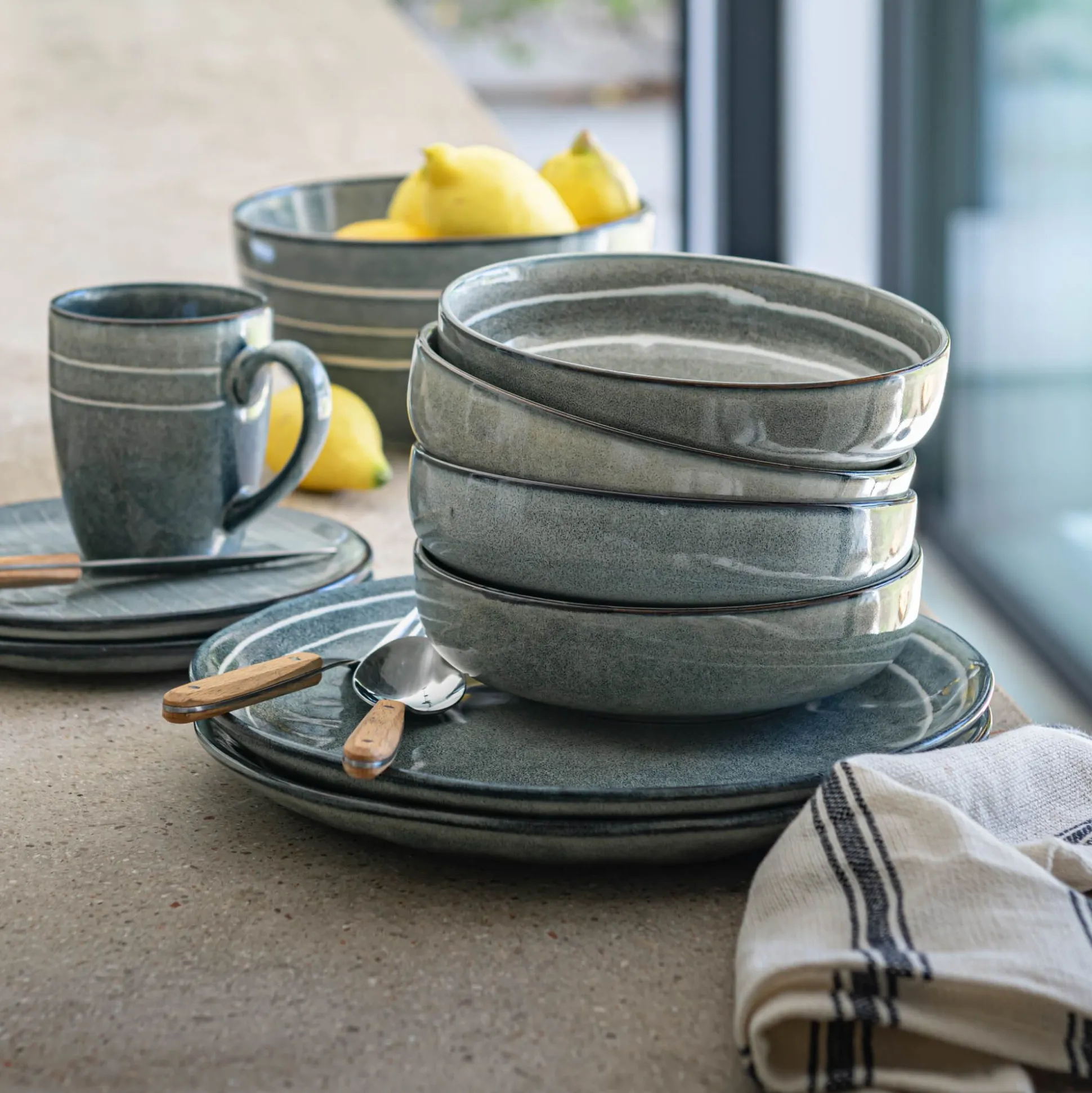 Assiette creuse en grès D17,5cm - bleu calaluna