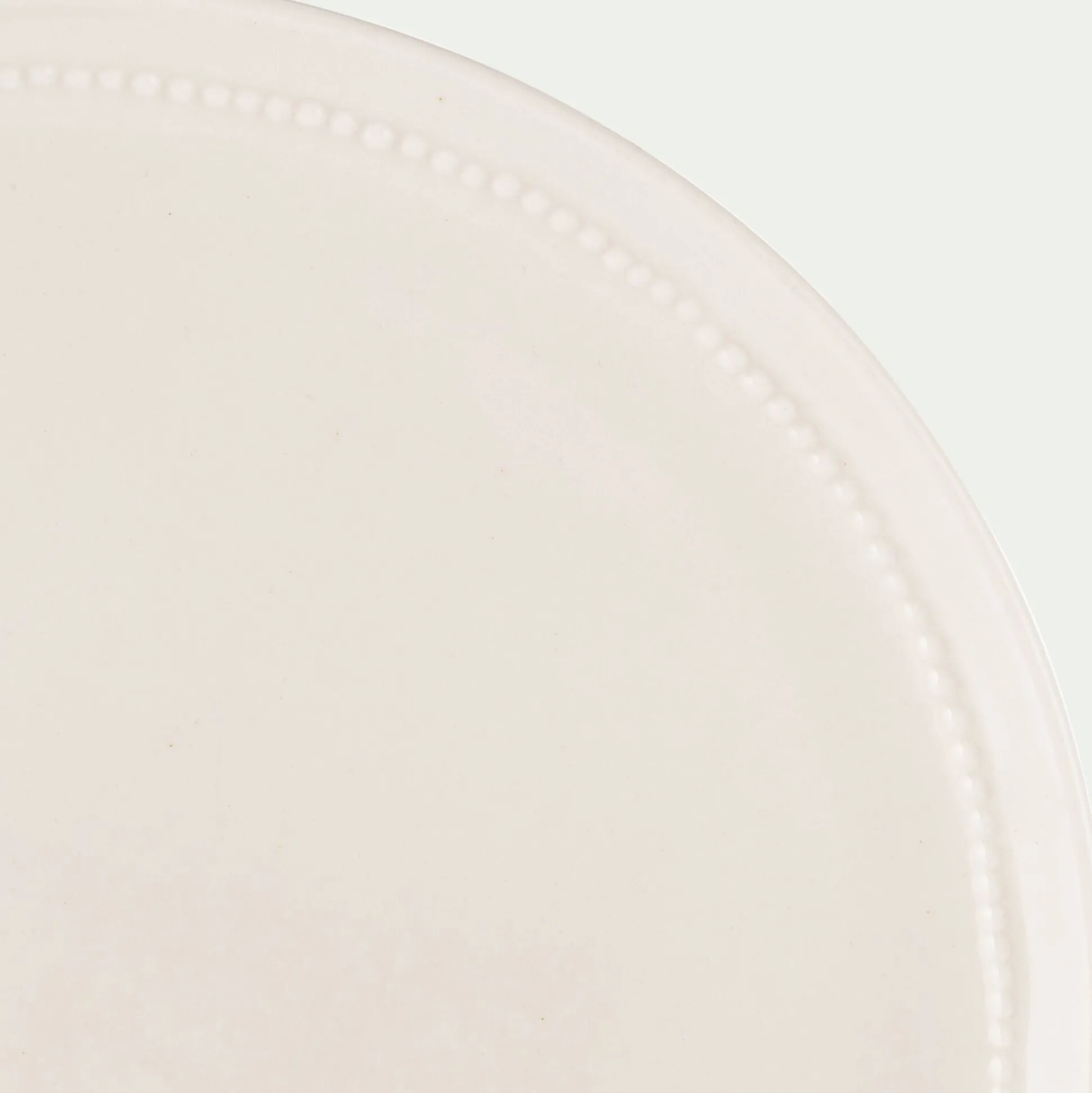 Assiette à dessert en porcelaine avec liseré perlé D21,60cm - blanc ventoux
