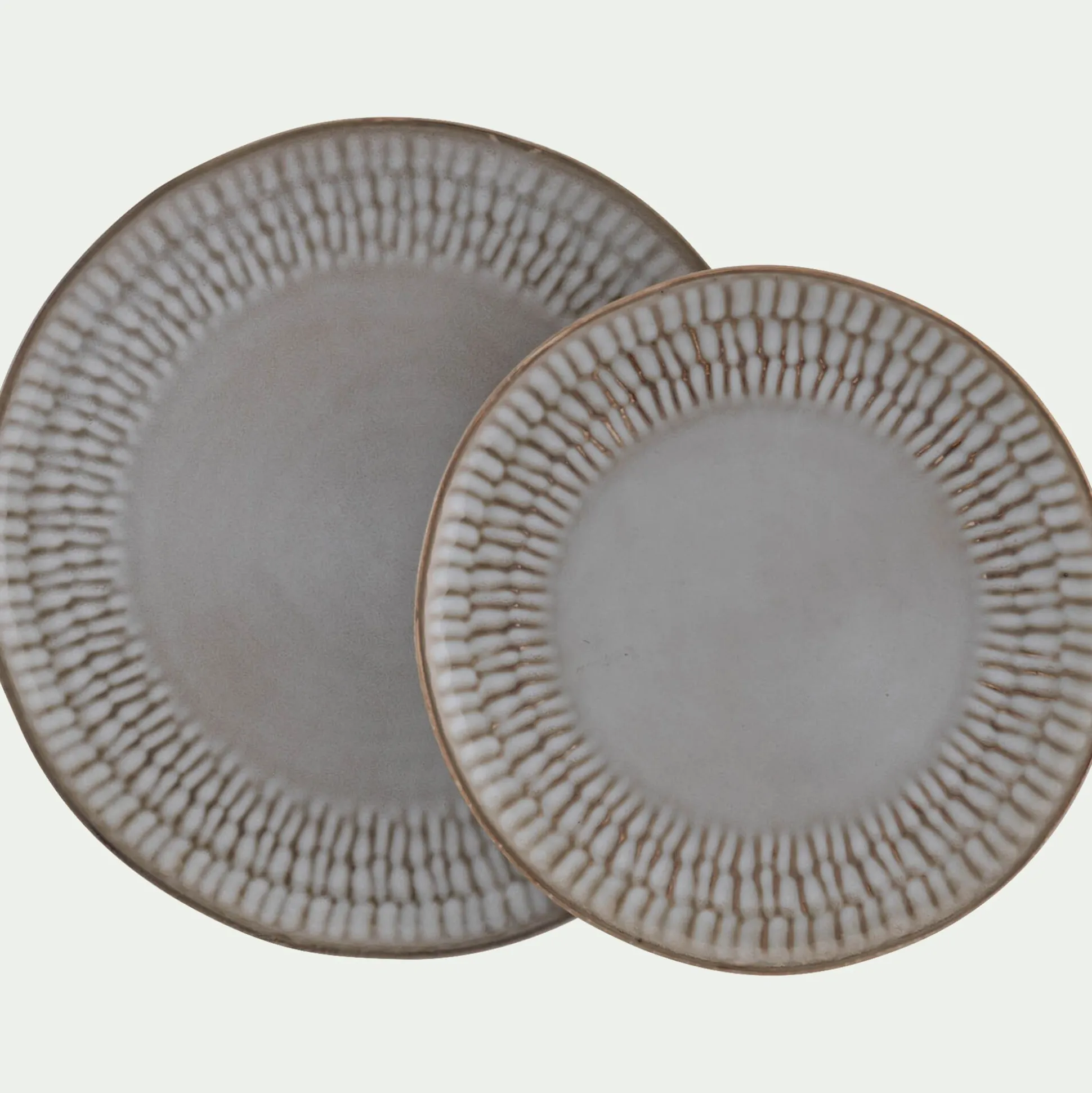Assiette à dessert martelée en grès D21,7cm - blanc ventoux