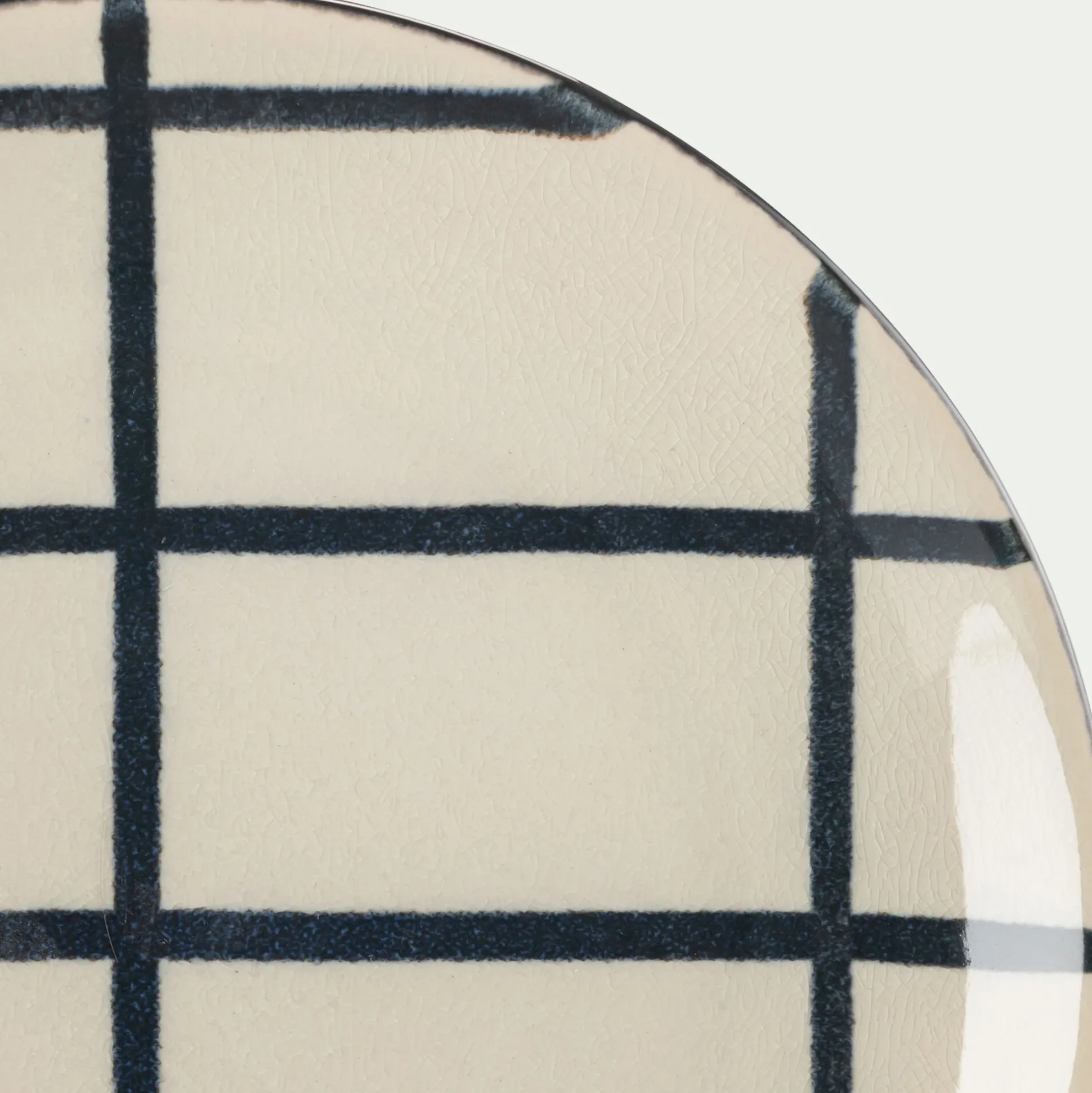 Assiette à dessert rayée en grès D21,6cm - blanc