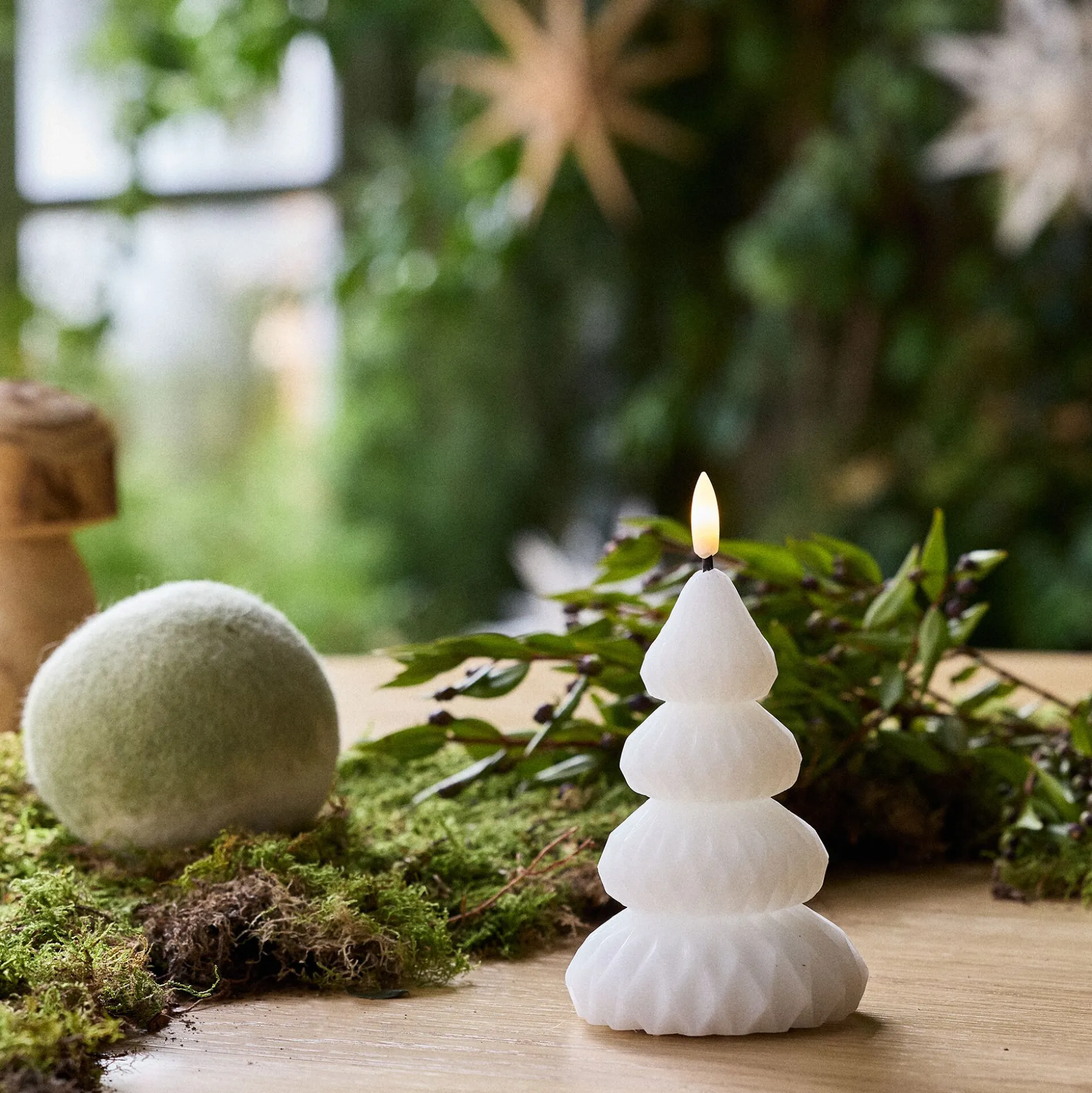 Bougie à LED forme sapin H13,5cm - blanc