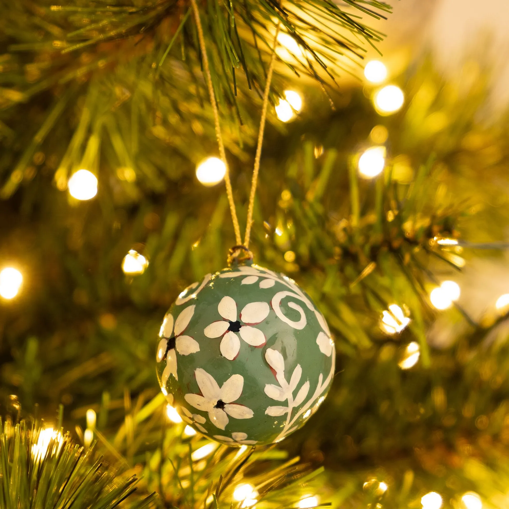 Boule de Noël motif floral en papier mâché peinte à la main D3cm - vert