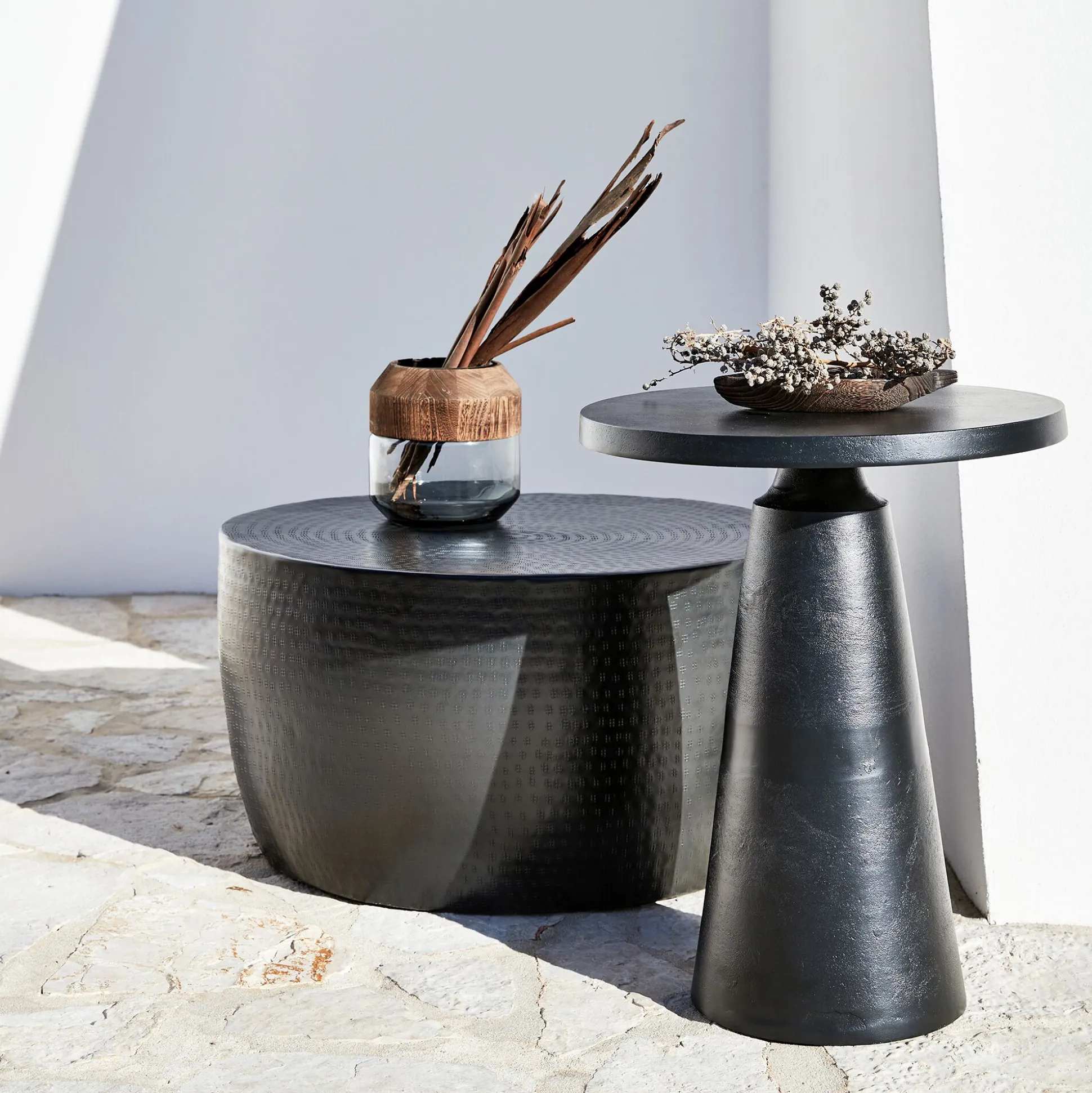 Bout de canapé en aluminium - noir D51xH60cm