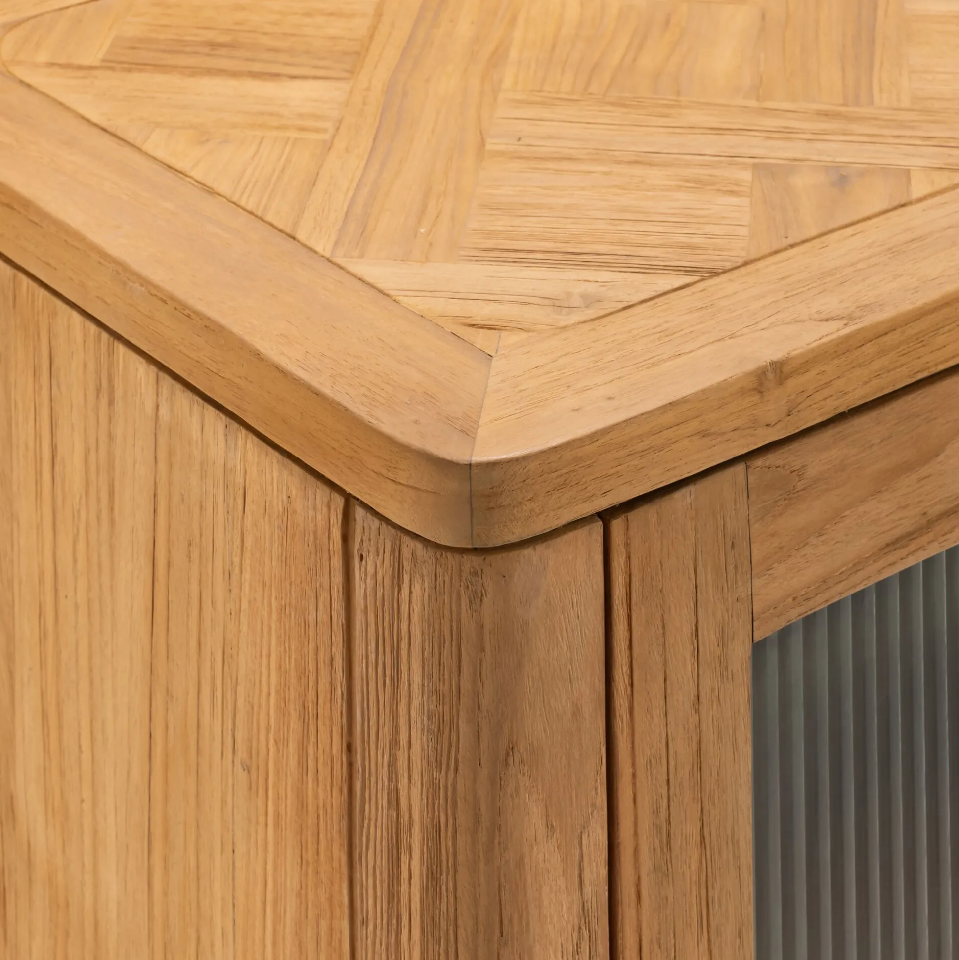 Buffet bas en teck recyclé et portes vitrées - bois clair