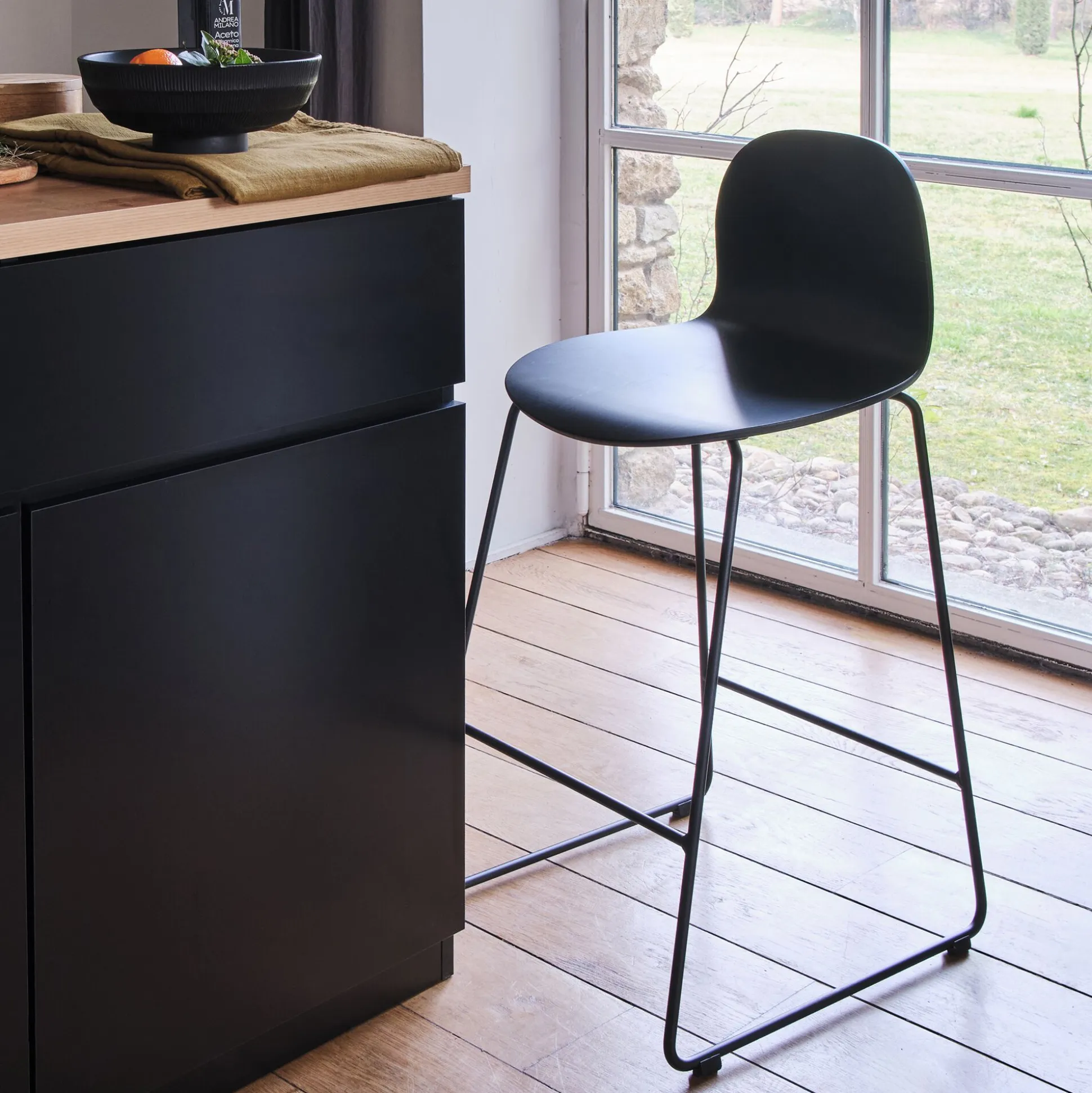 Chaise de bar avec coque en contreplaqué moulé de hêtre - noir H66cm