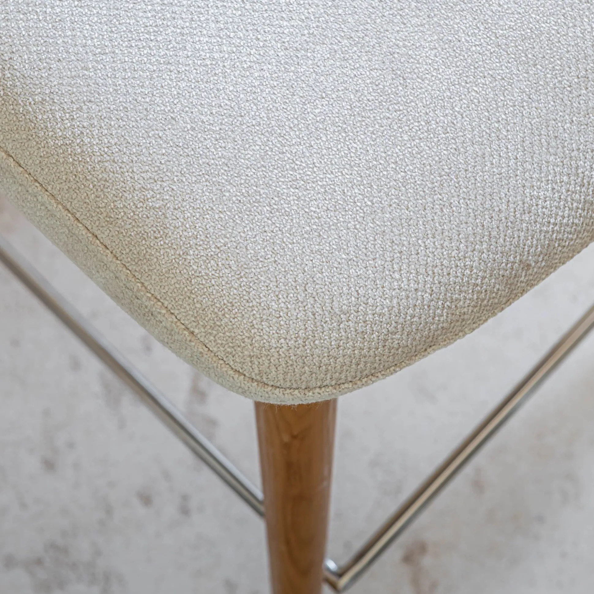 Chaise de bar en tissu et frêne H66cm - beige