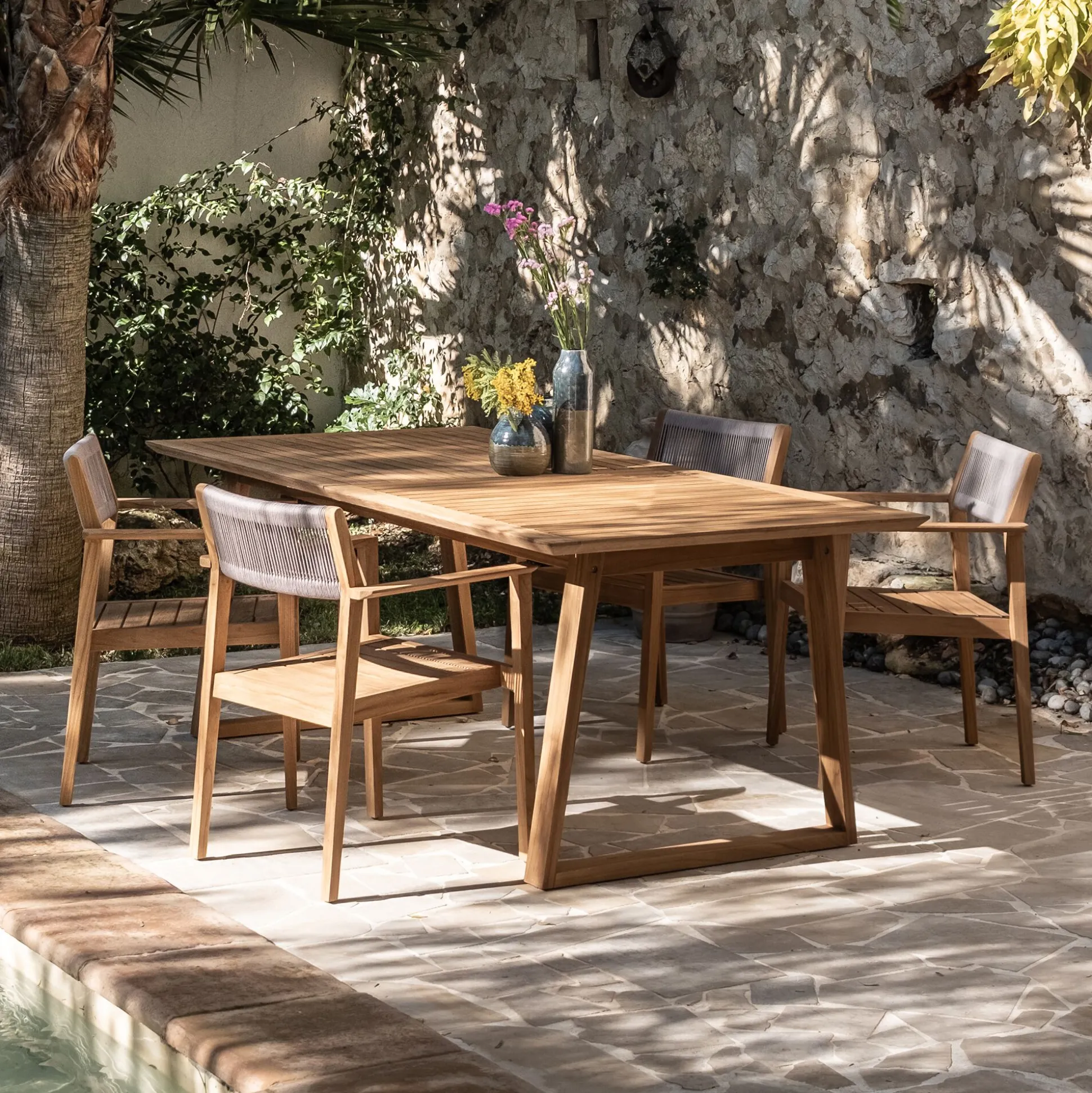 Chaise de jardin avec accoudoirs en teck FSC et cordage - bois clair