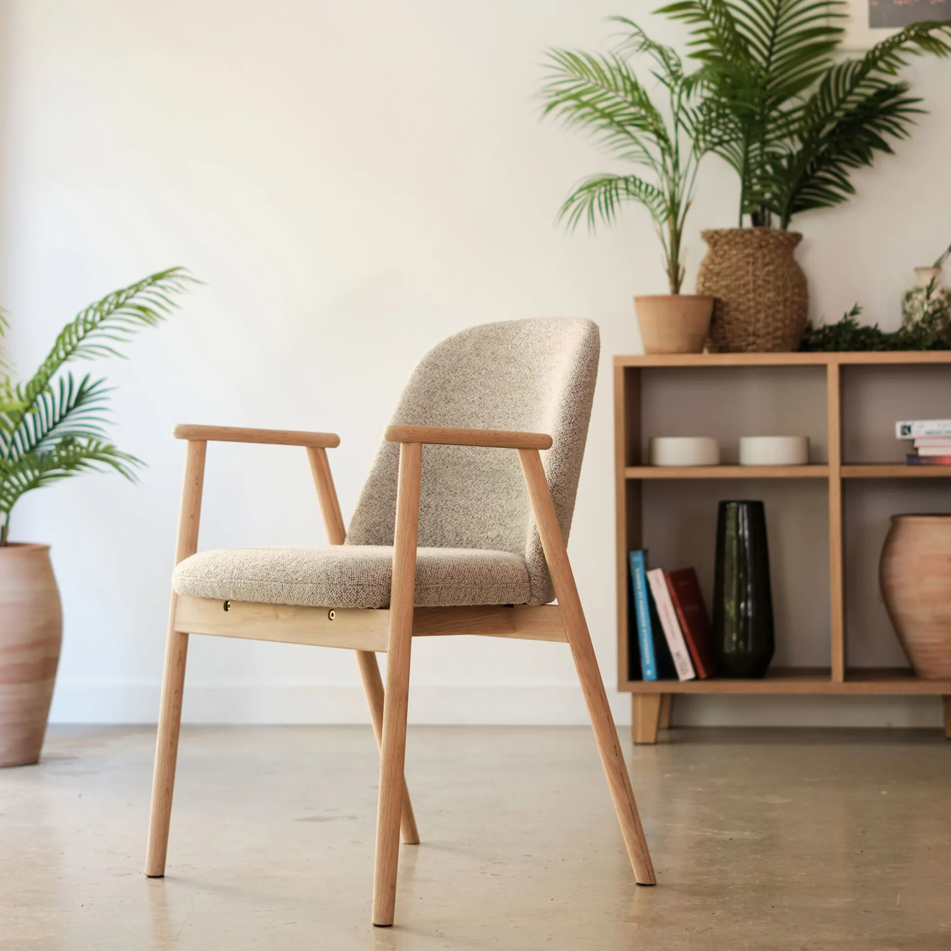 Chaise de repas avec accoudoirs en tissu - gris