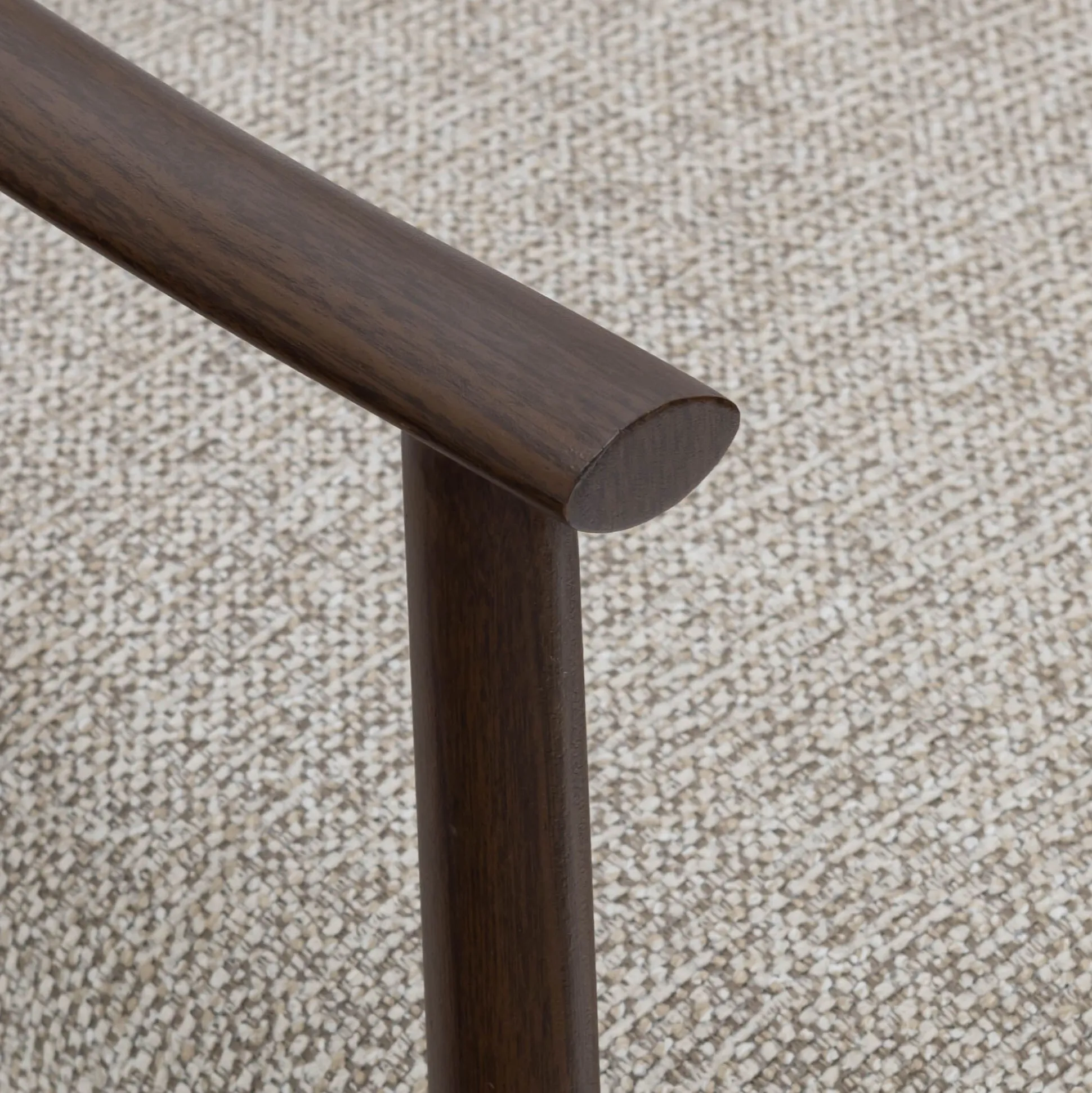 Chaise de repas avec accoudoirs en tissu et acier - gris