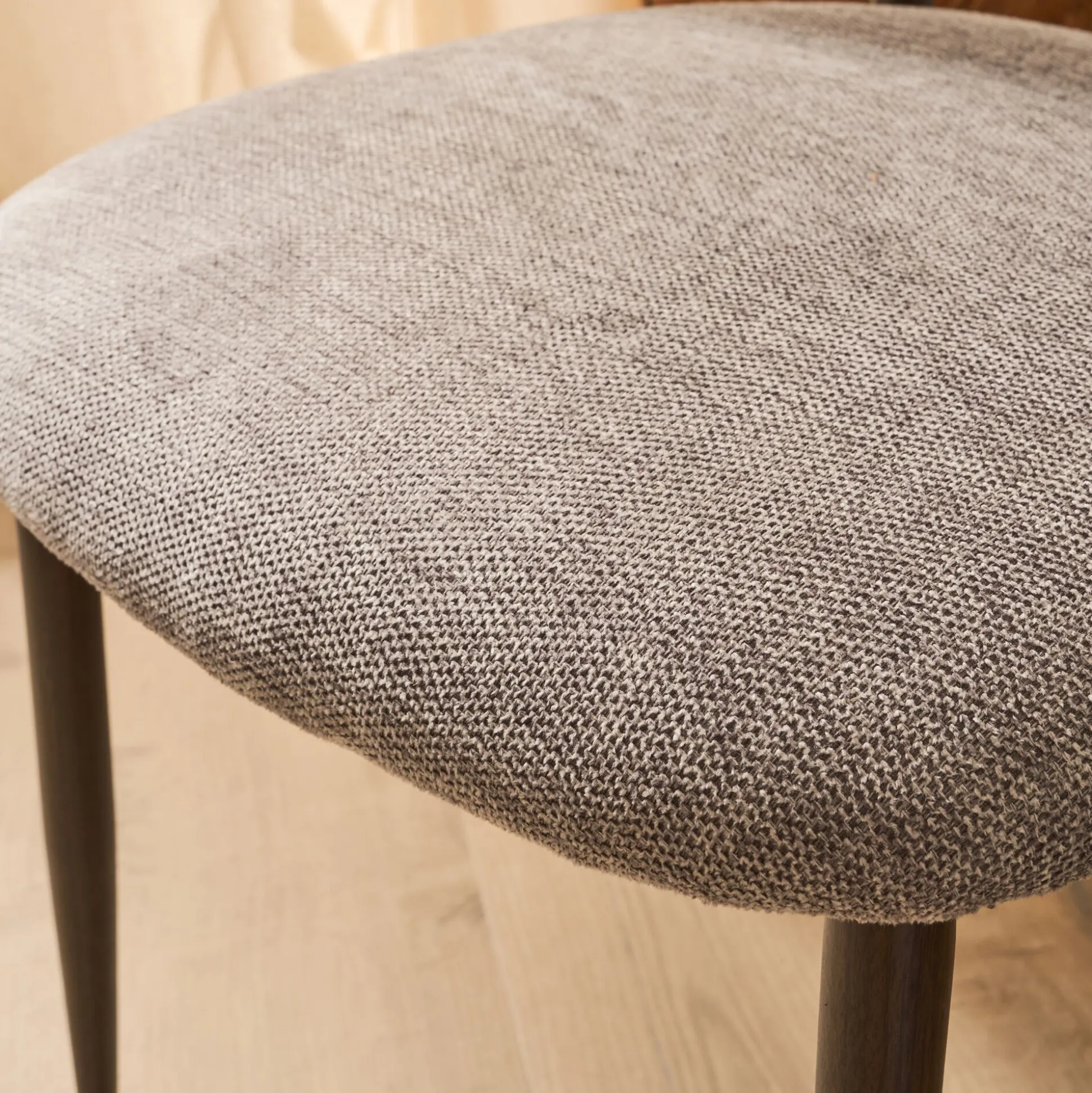 Chaise de repas en tissu et acier - gris
