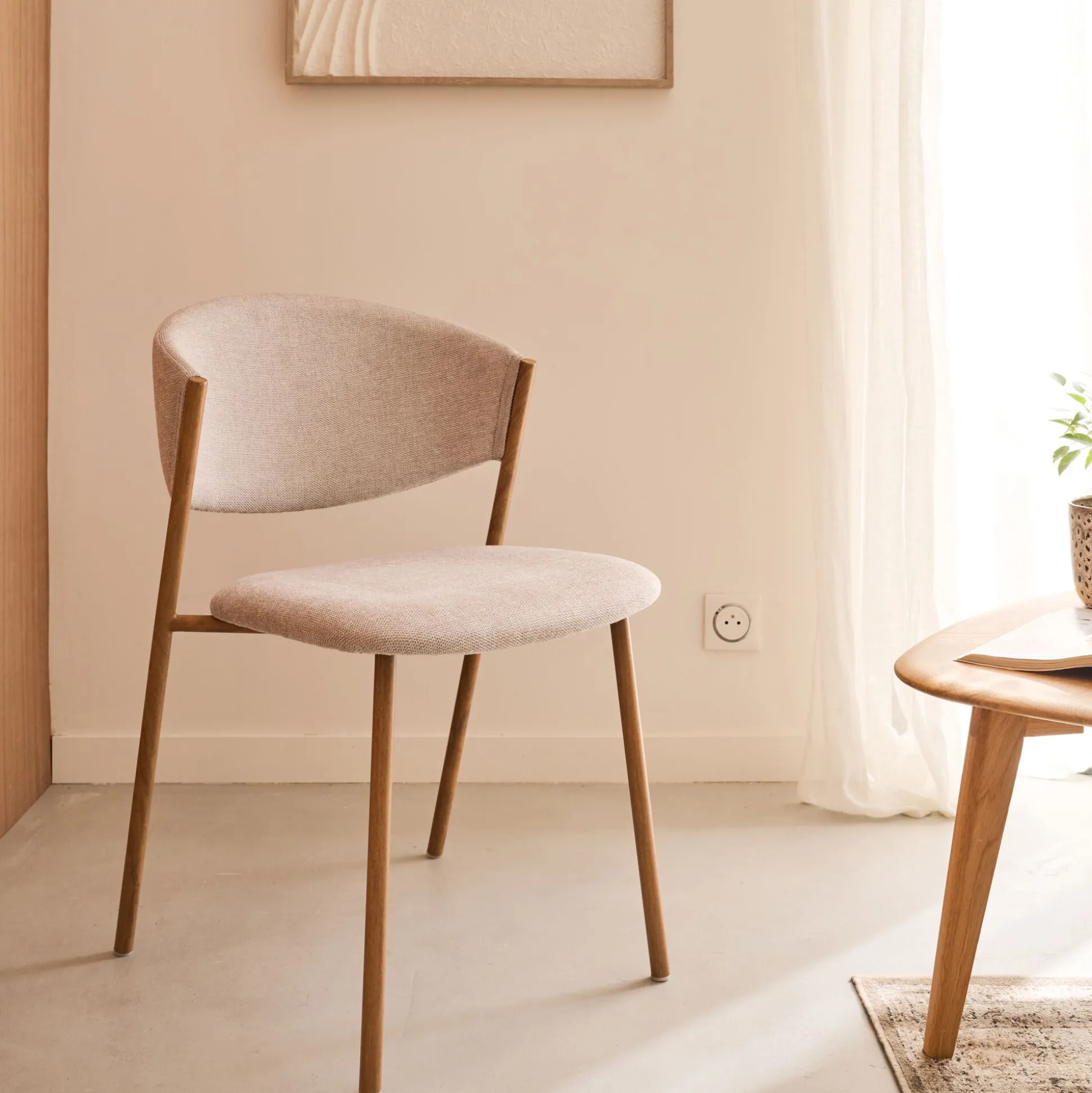 Chaise de repas épurée en tissu - beige