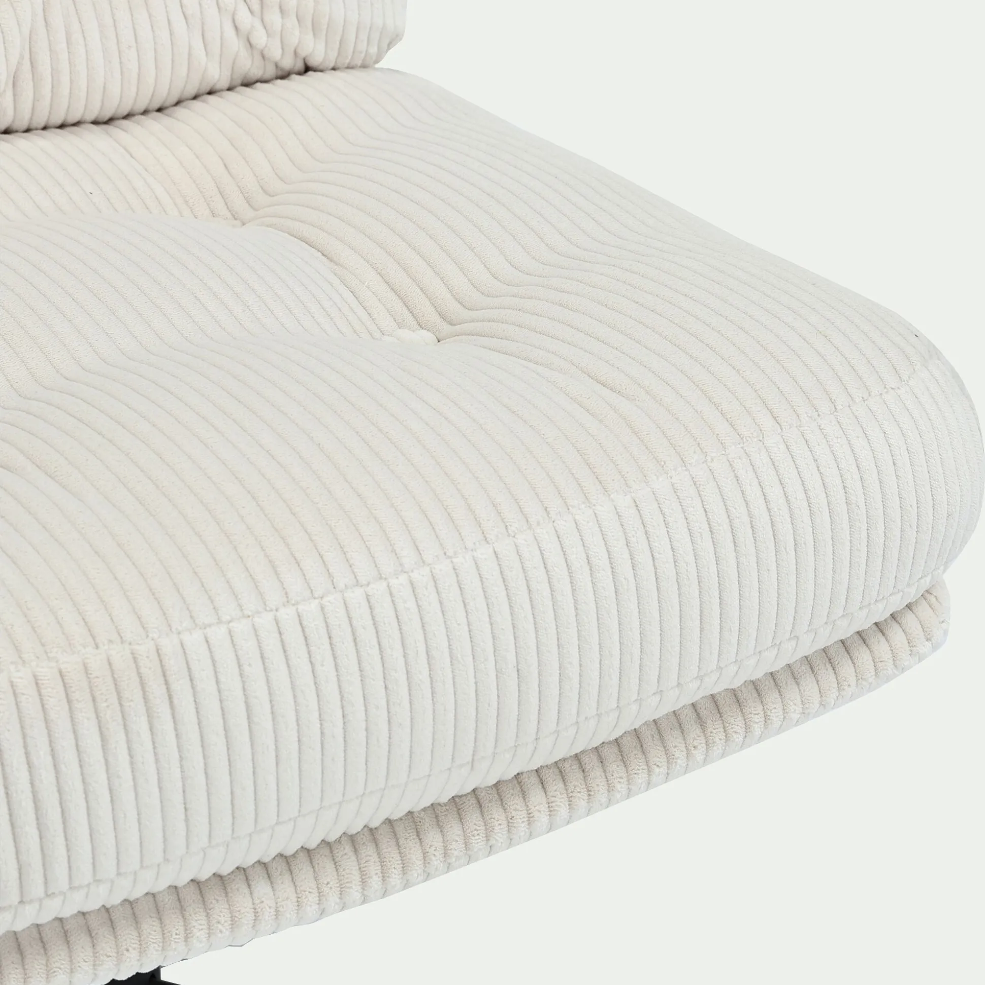 Chaise pivotante en velours côtelé et piétement en fer - beige