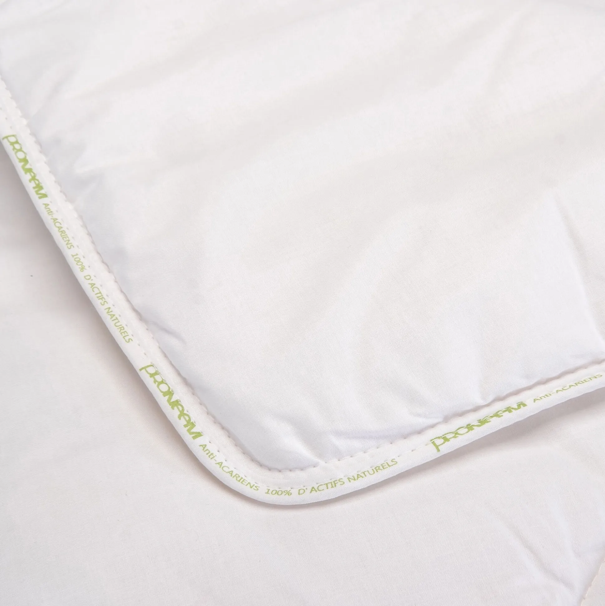 Couette légère anti-acariens thermorégulatrice - 260x240cm