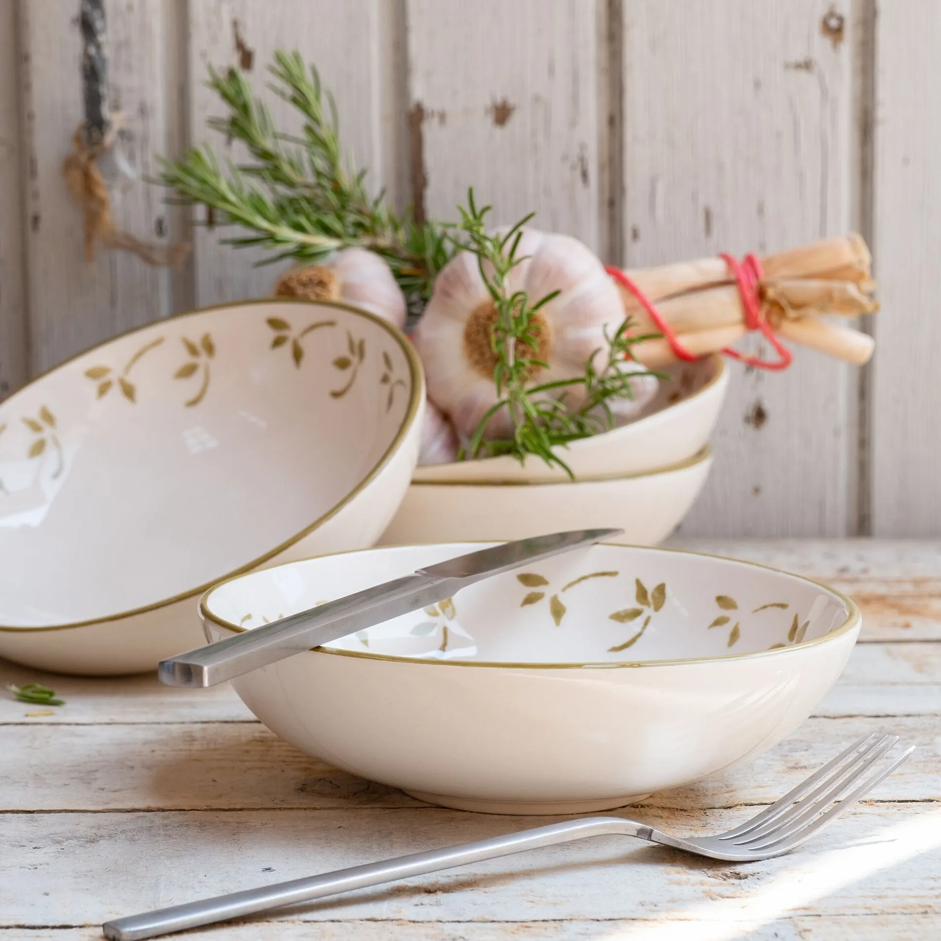 Coupelle motif floral en faïence D16cm - blanc