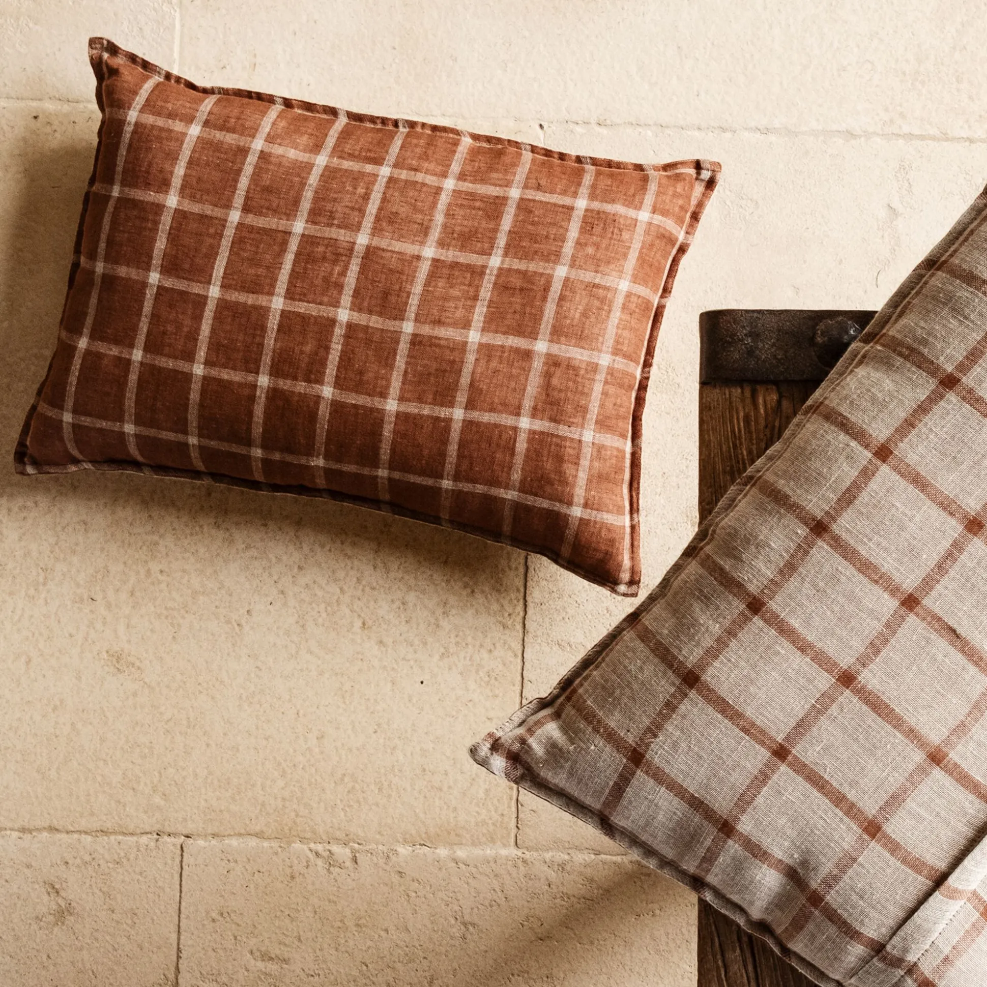 Coussin en lin lavé à carreaux 40x60cm - brun écorce