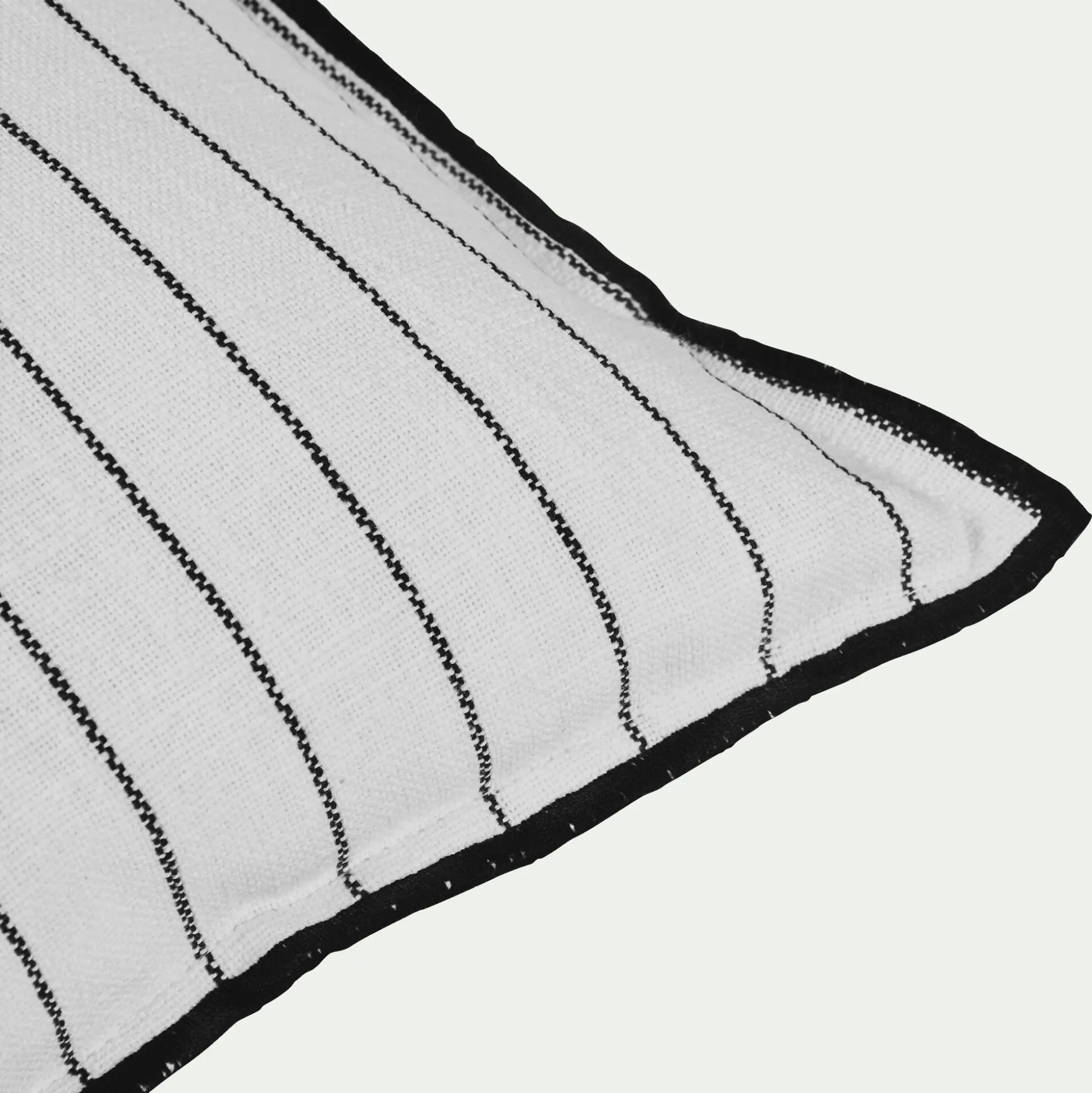 Coussin à rayures brodées en coton 45x45cm - noir et blanc