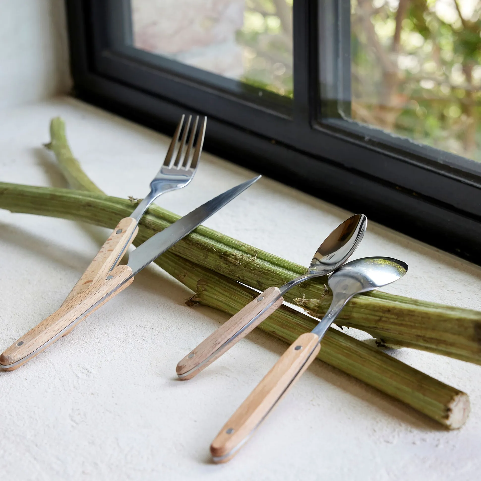 Couteau en inox et manche en bois de hêtre - naturel