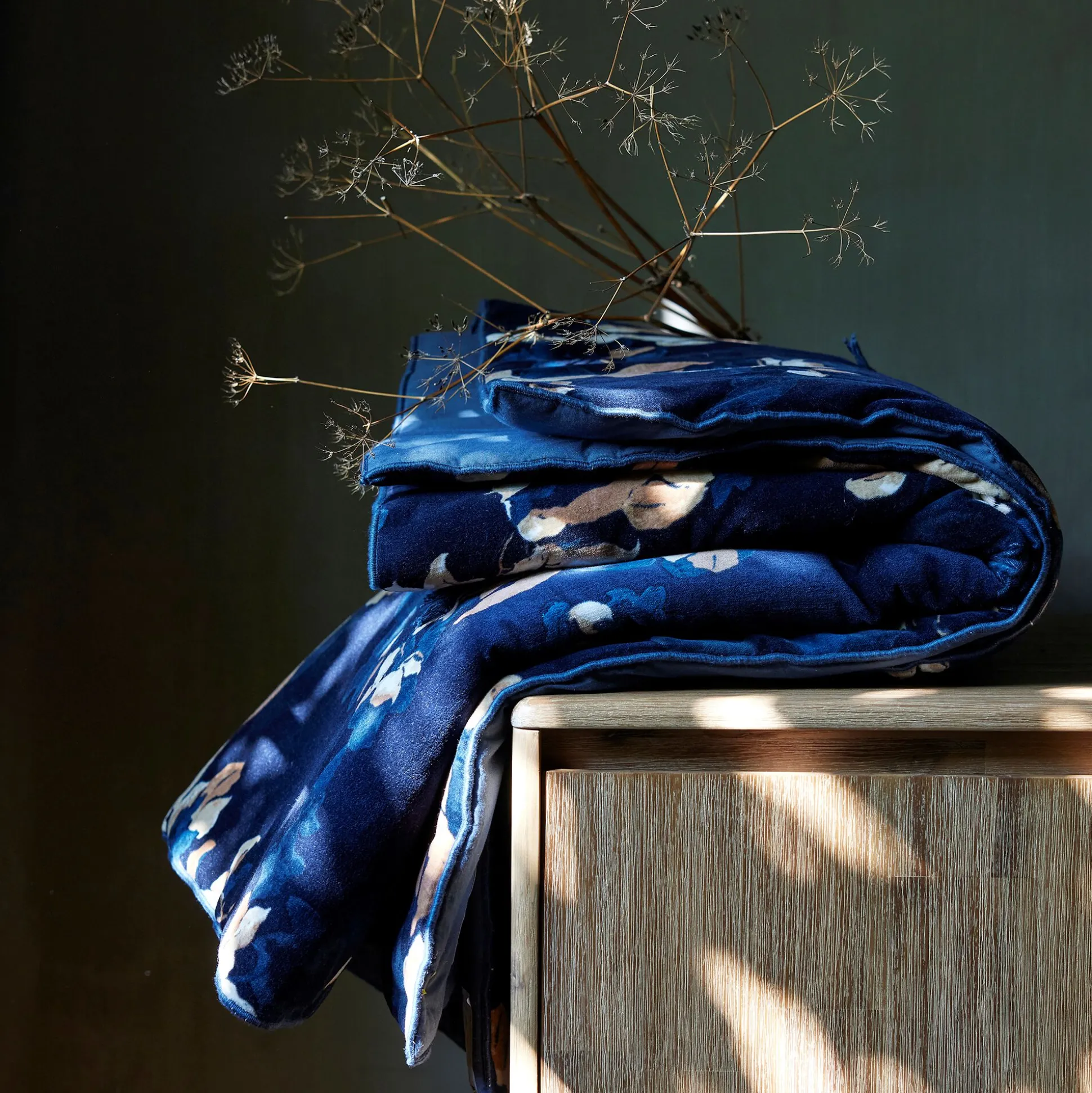 Édredon à motif fleuri en coton velours lavé 100x180cm - bleu