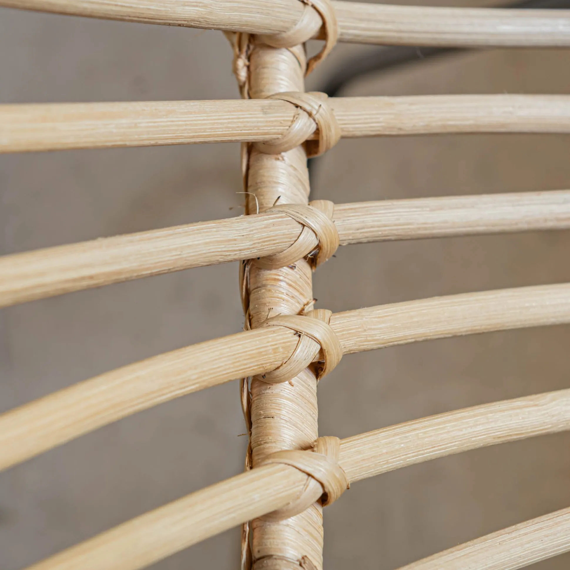 Fauteuil rond en rotin et métal - naturel