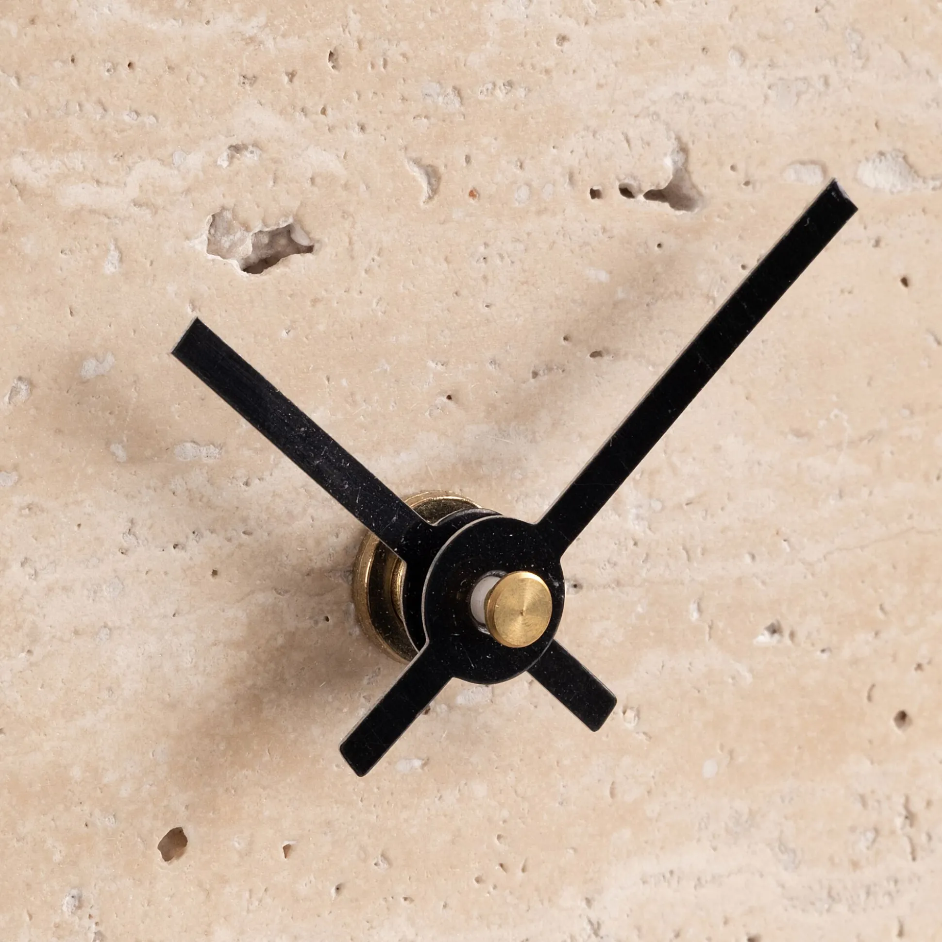 Horloge à poser en travertin L10xH10cm - naturel