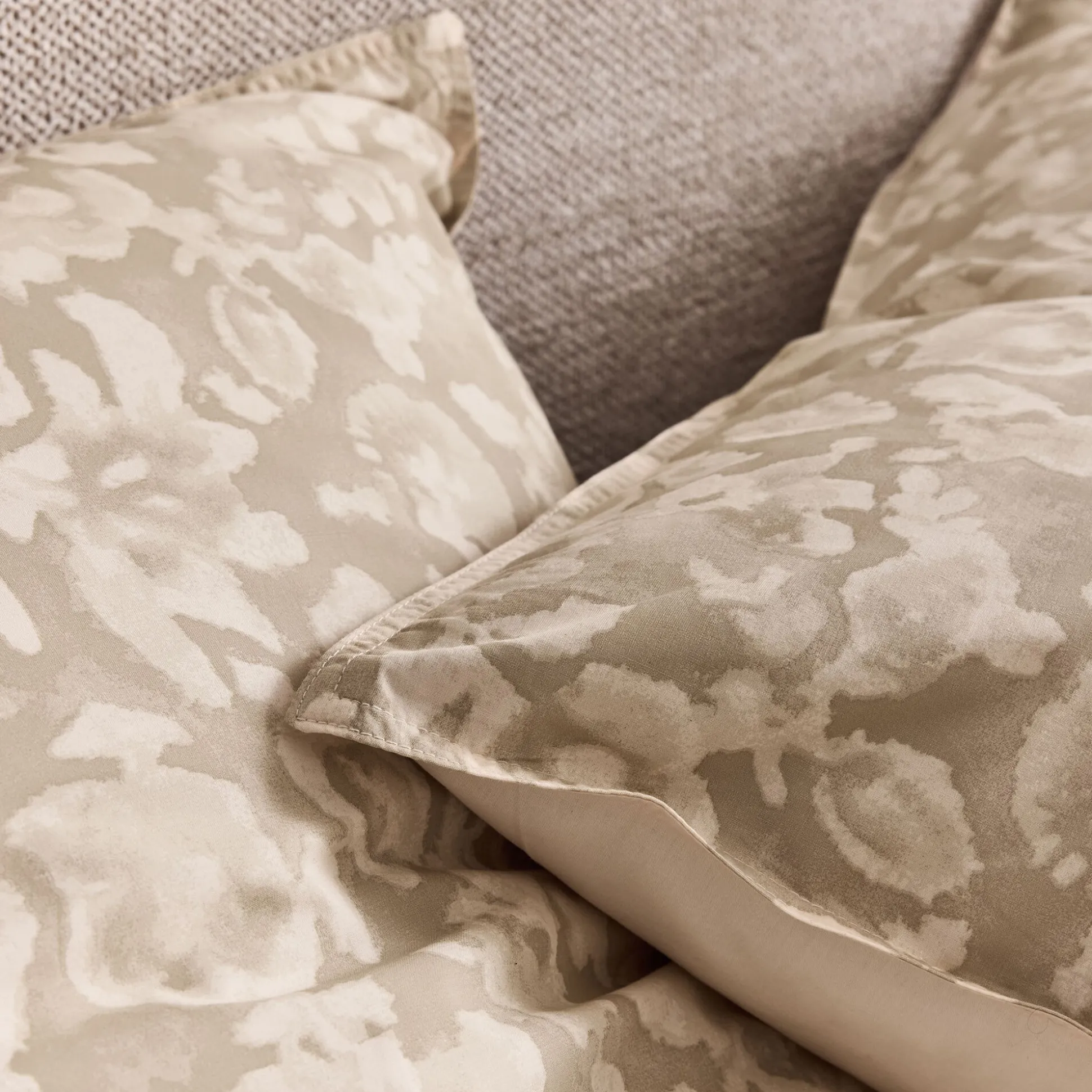 Housse de couette 240x220cm et 2 taies d'oreiller 63x63cm en percale de coton motif floral - beige