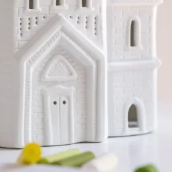 Lampe à poser électrifiée forme château en porcelaine H25cm - blanc