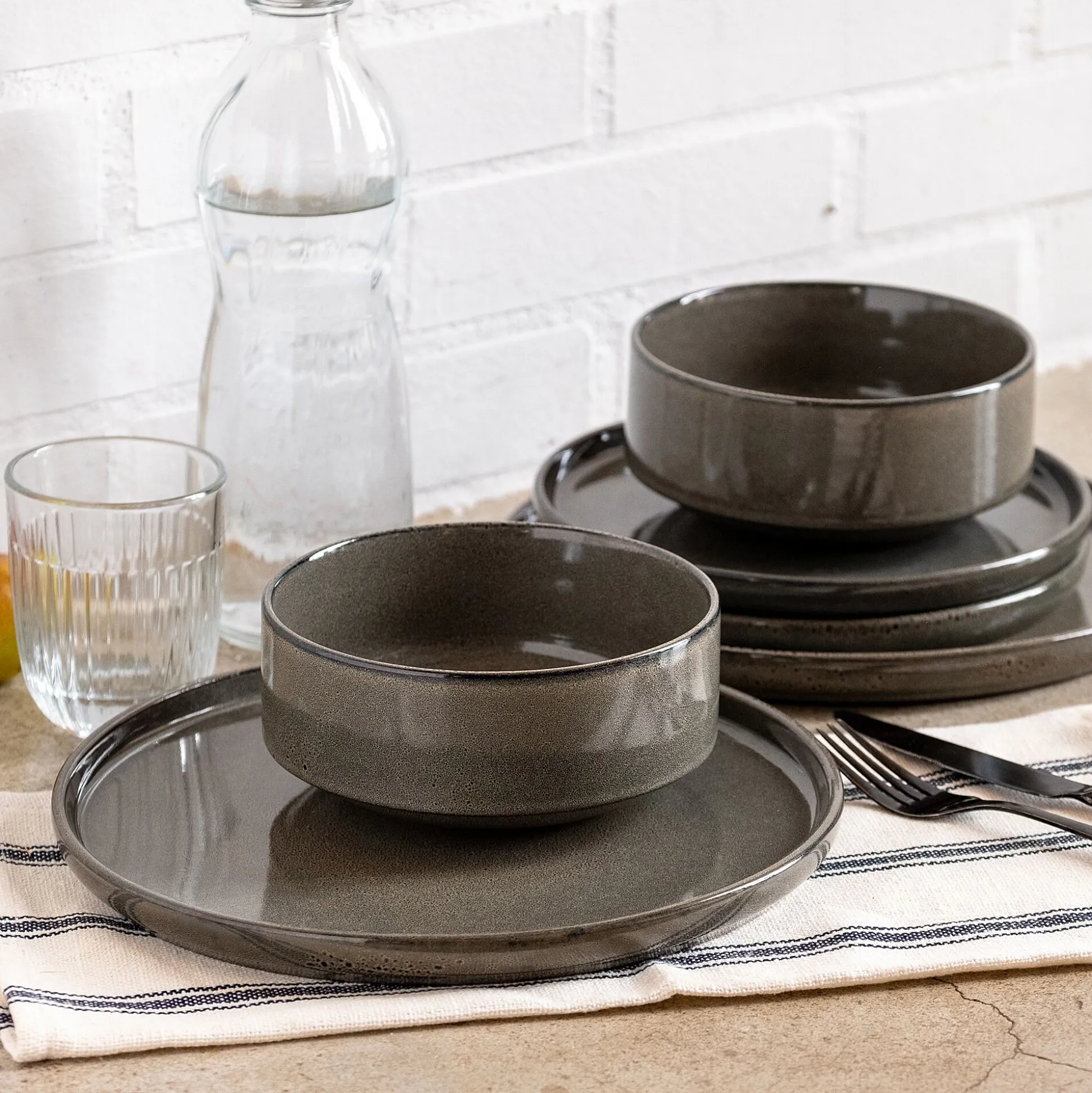 Lot de 4 assiettes à dessert en grès émail réactif D21cm - vert olivier