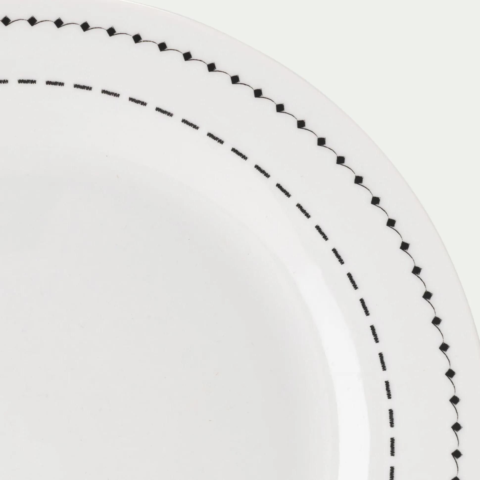 Lot de 4 assiettes à dessert en porcelaine avec liseré noir D19,5cm - blanc
