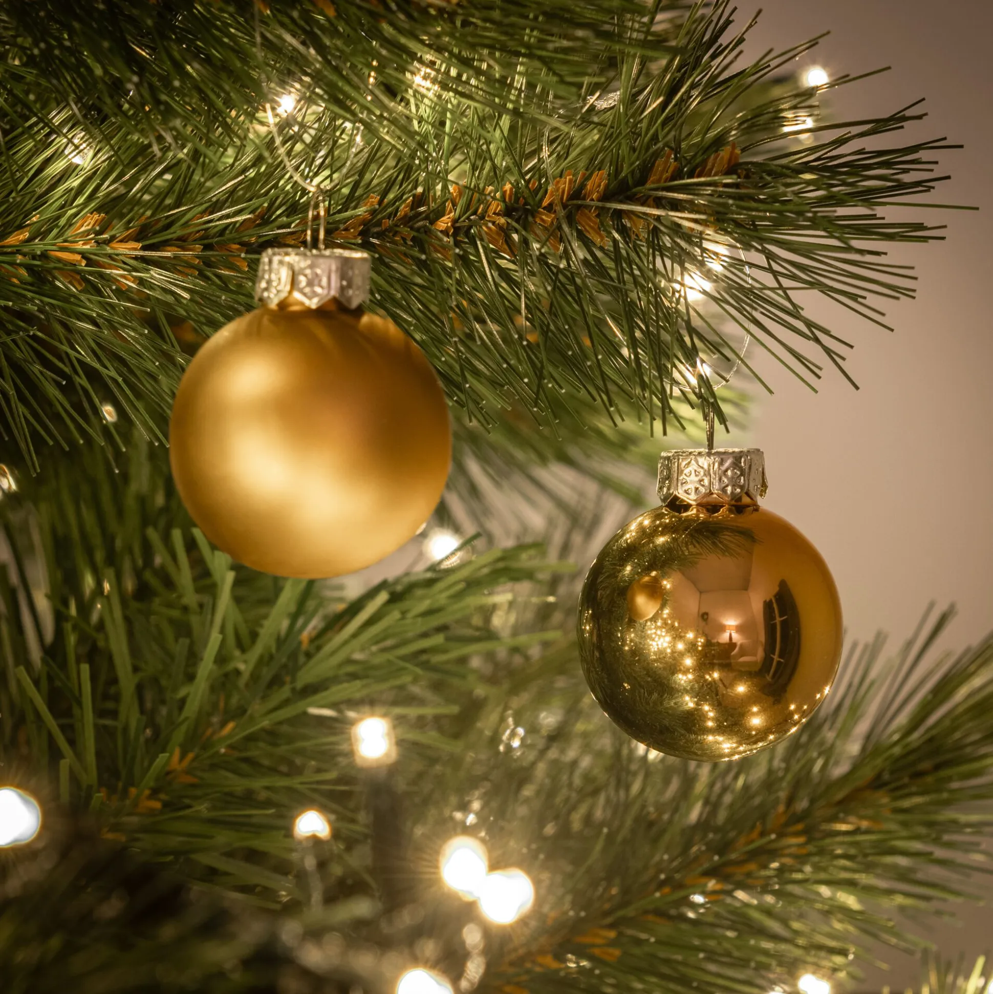 Lot de 16 boules de Noël en verre D3,5cm - doré