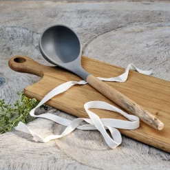 Louche en bois et silicone - brun terre ombre