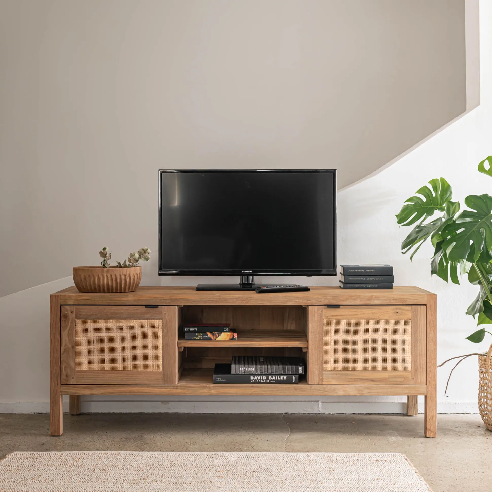 Meuble tv 2 portes en teck recyclé et cannage L150cm - bois clair
