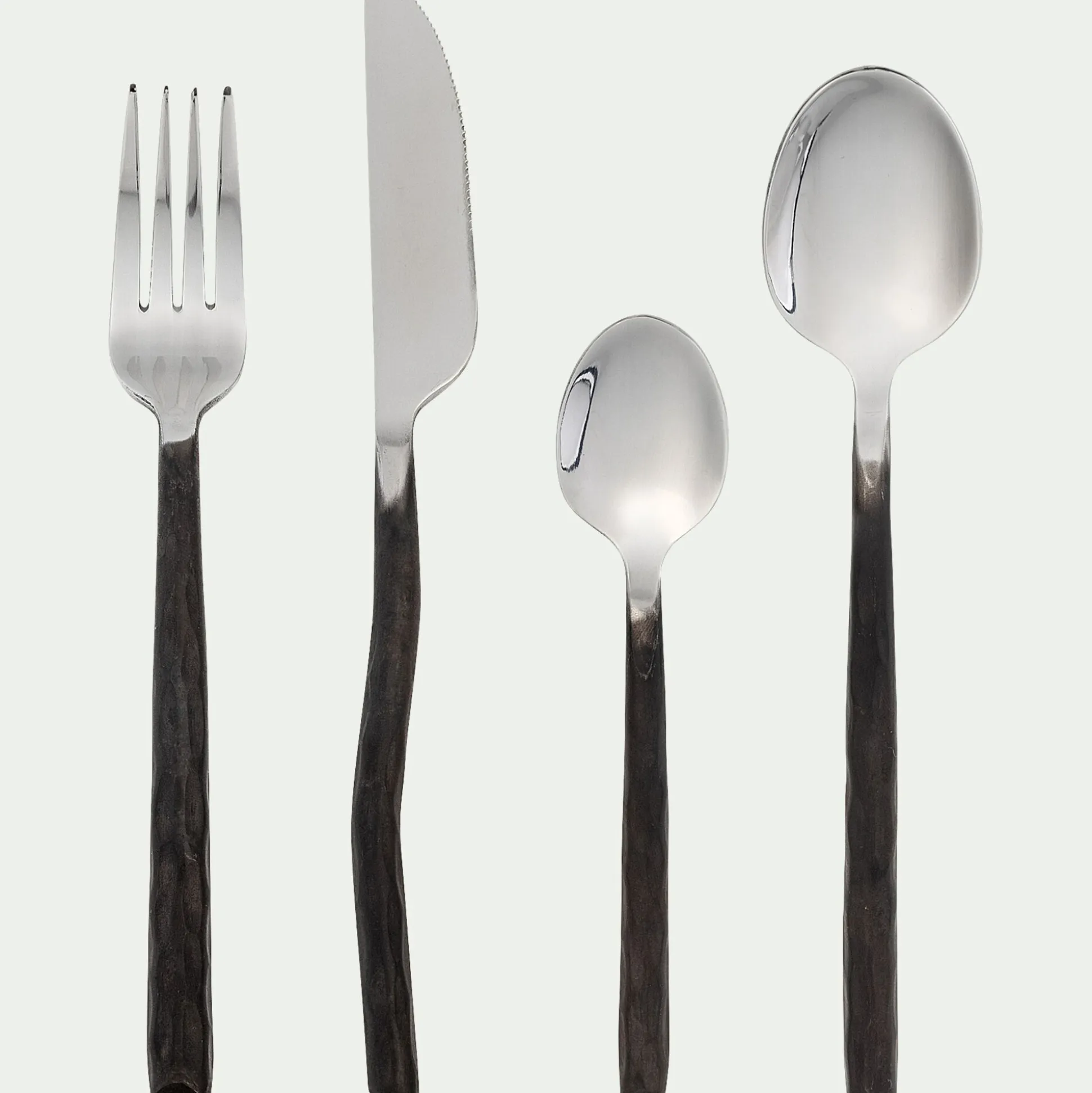 Ménagère 16 pièces en inox et manche noir