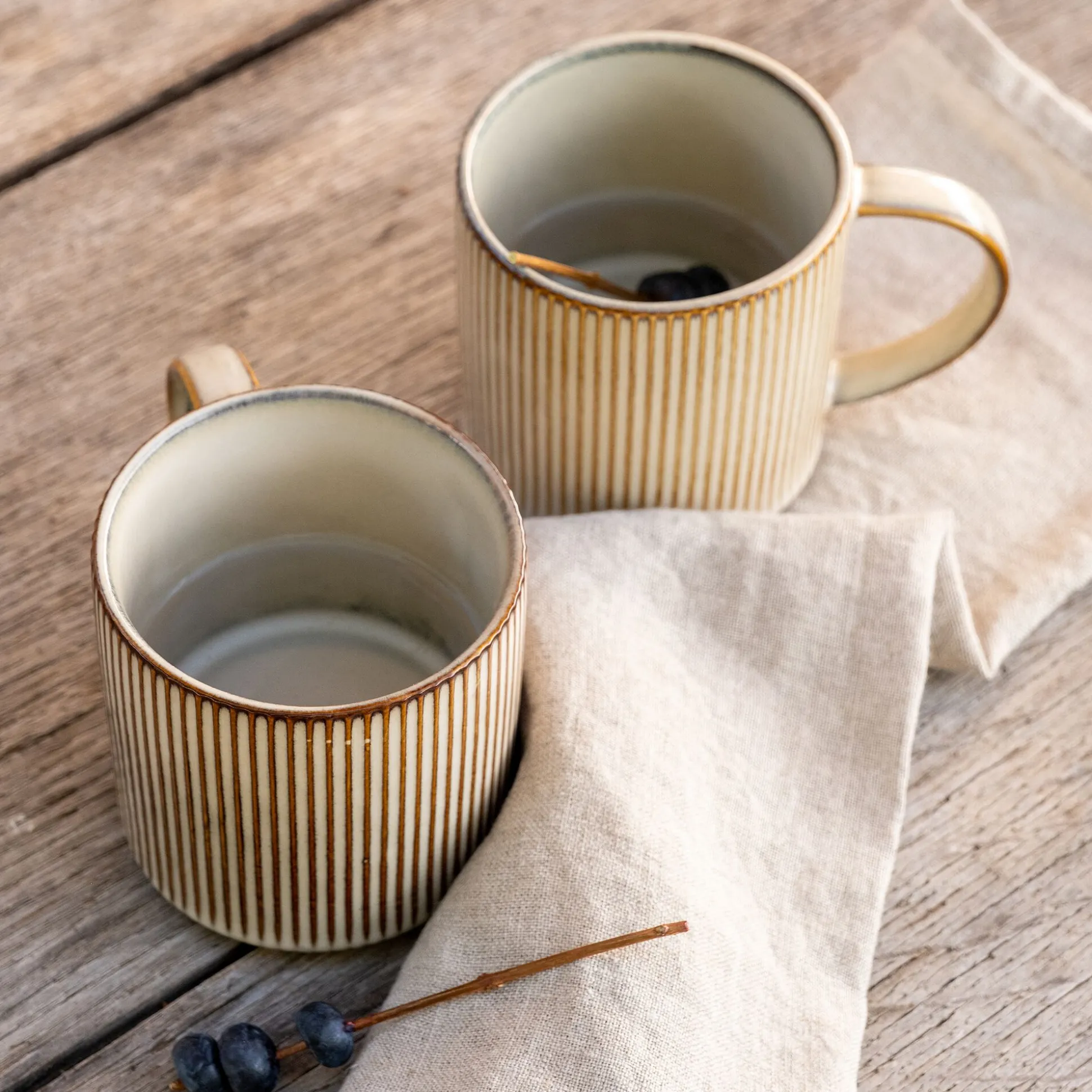 Mug strié en grès 40cl - beige