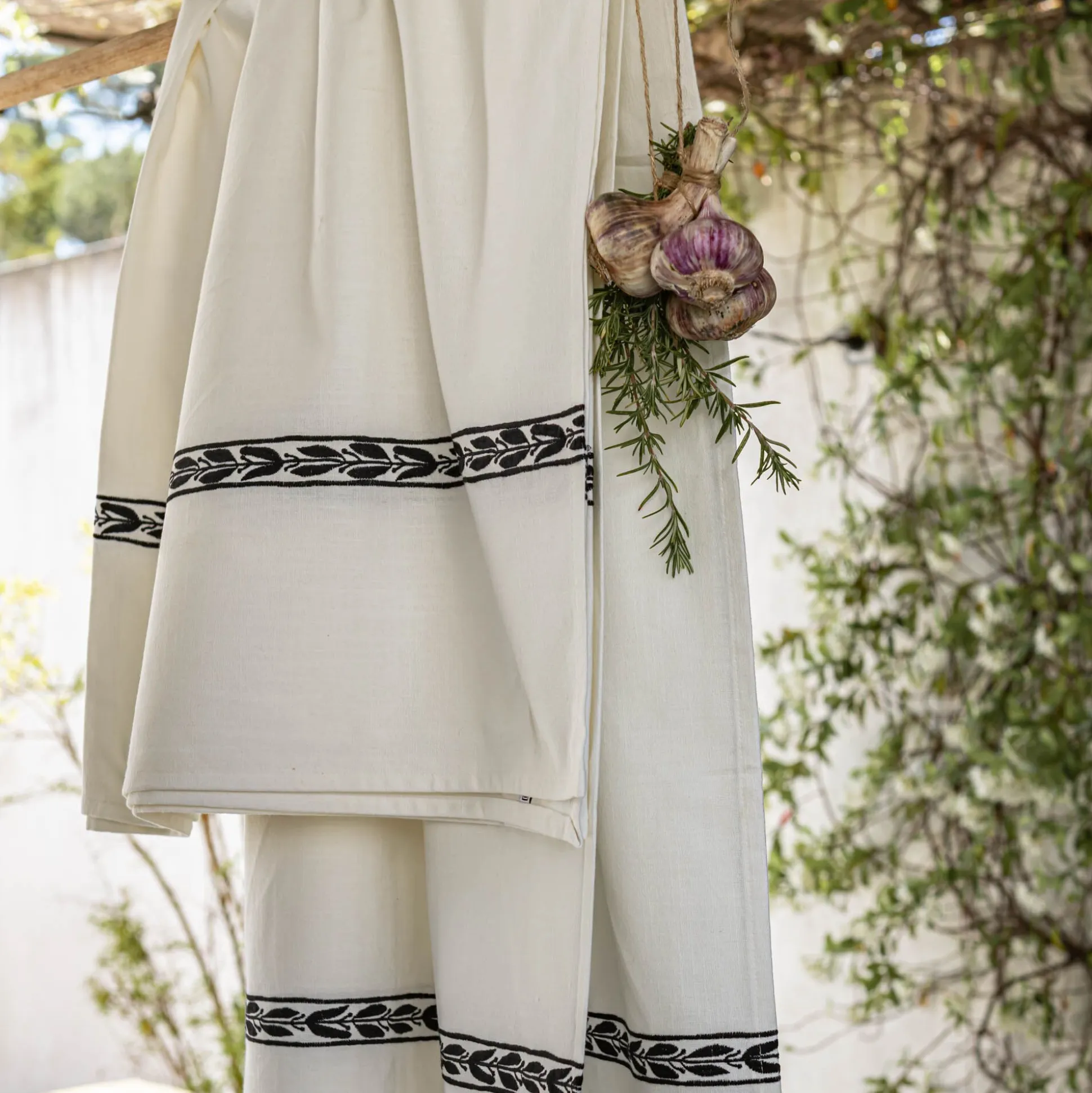 Nappe finition brodée Kissos en coton 145x250cm - blanc