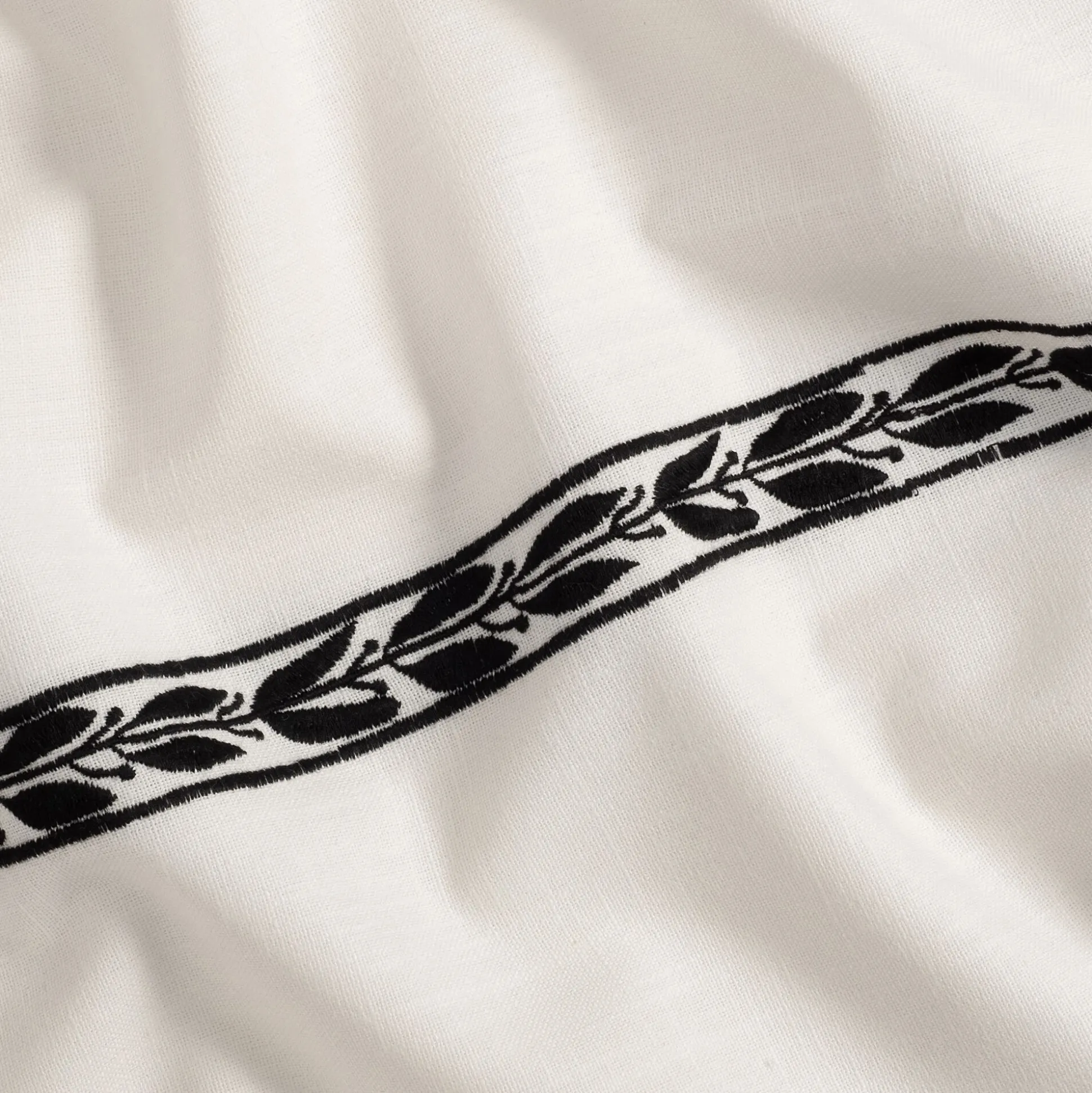 Nappe finition brodée Kissos en coton 145x250cm - blanc