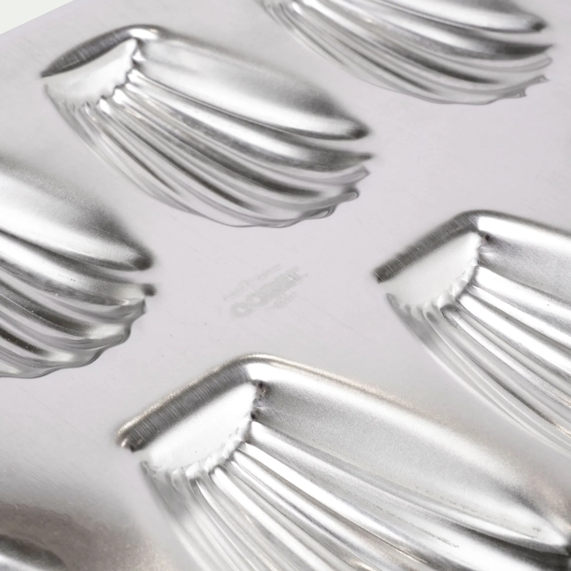 Plaque de cuisson pour 12 madeleines en fer - argenté