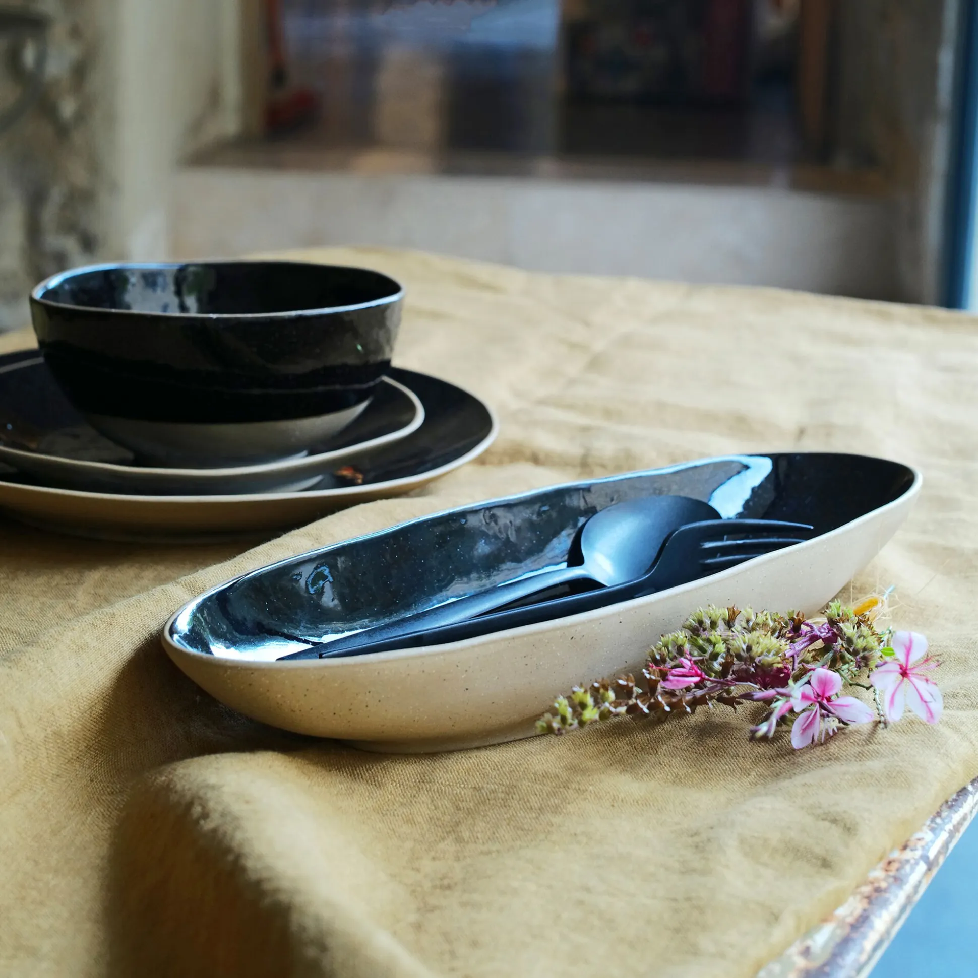 Plat ovale en grès recyclé L33cm - noir