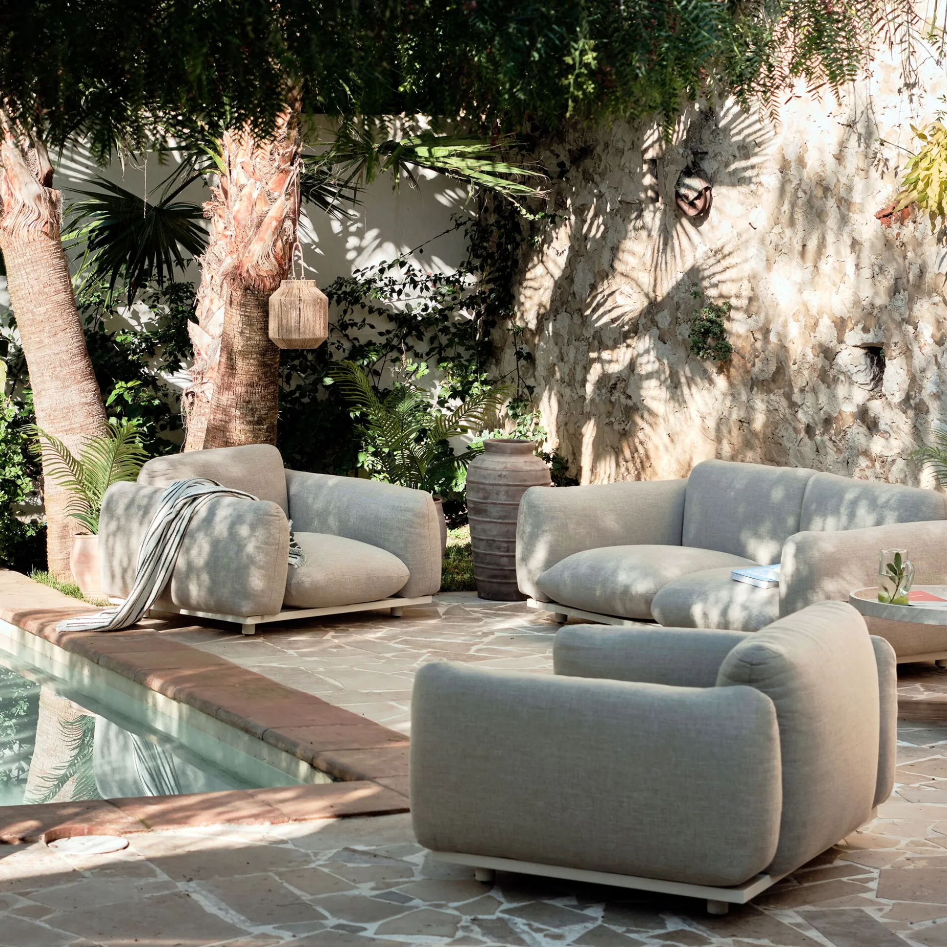 Salon de jardin en acier et coussins en tissu - beige sable (4 places)