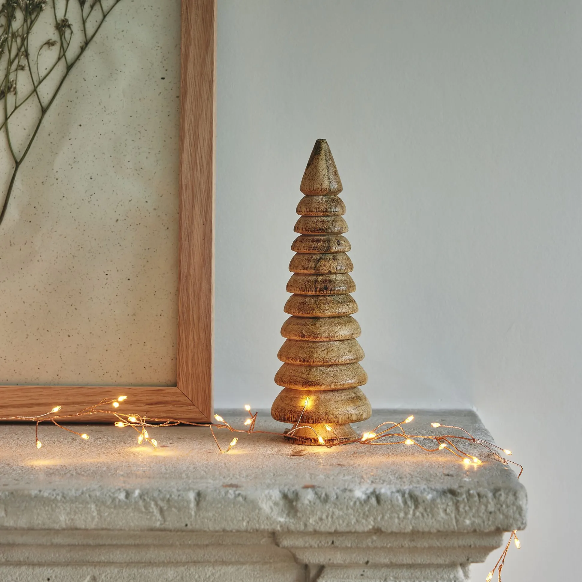 Sapin décoratif à poser en bois de manguier H20cm - naturel