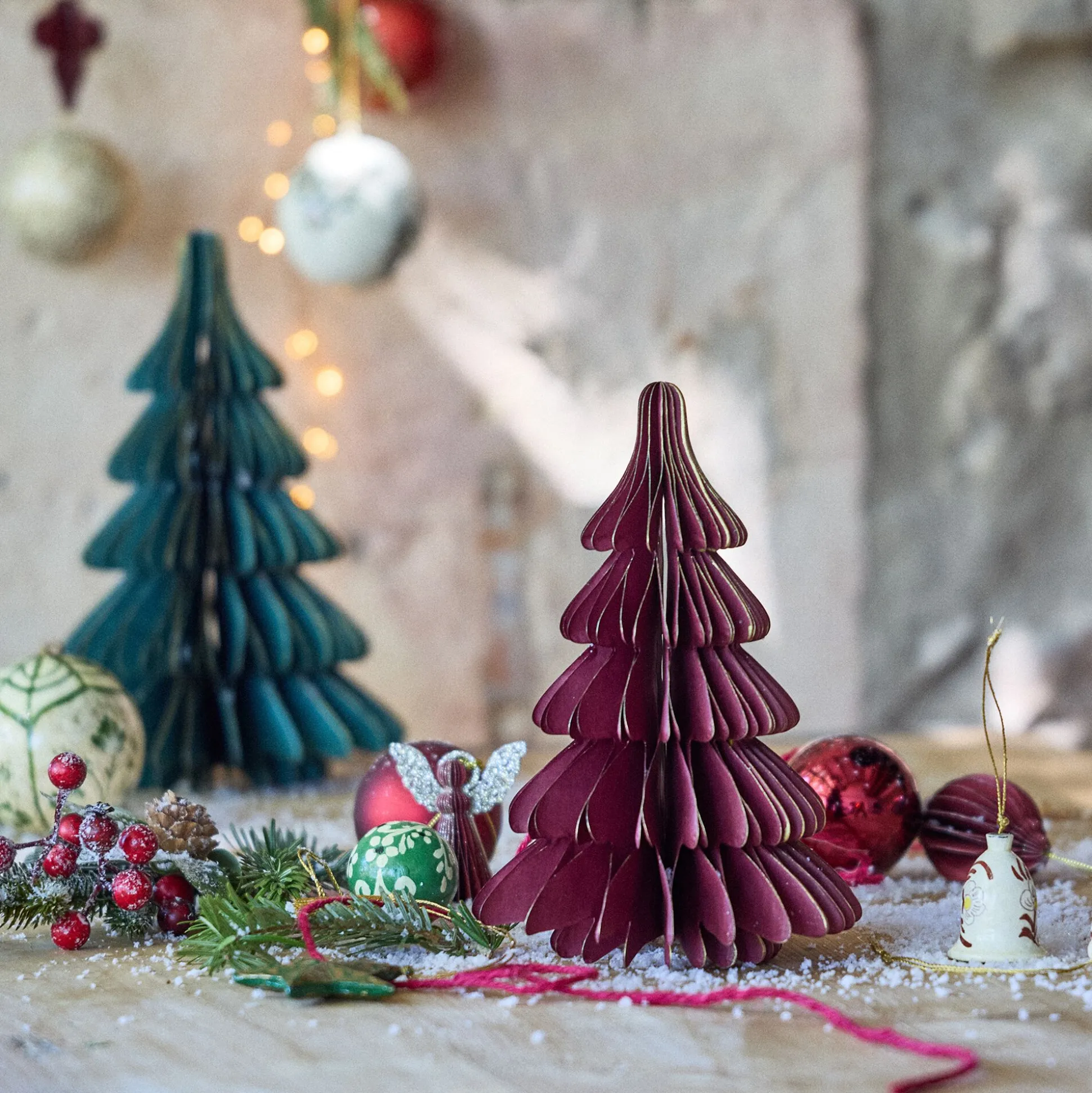 Sapin décoratif à poser en papier H30cm - rouge