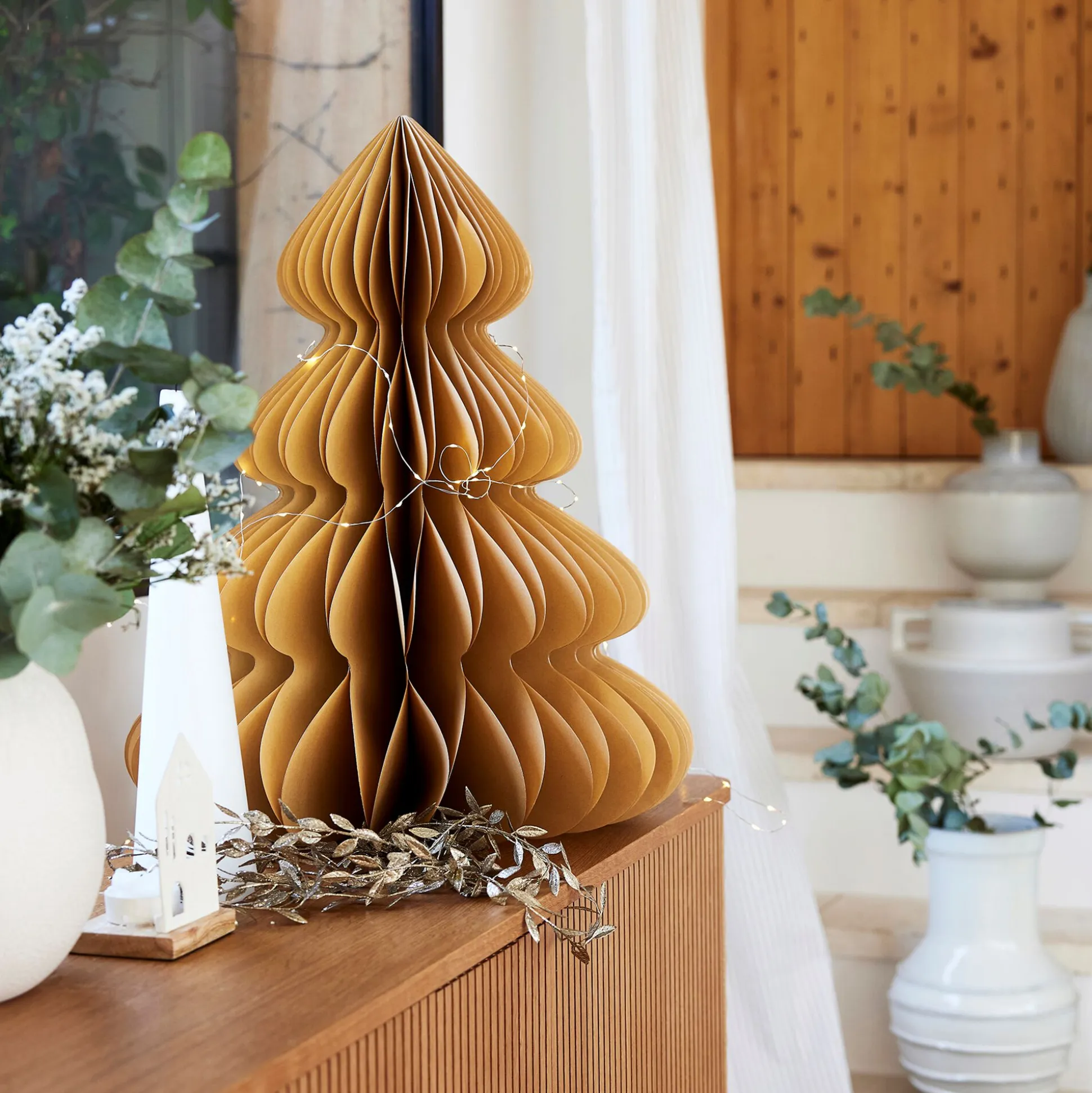 Sapin décoratif à poser en papier H60cm - beige