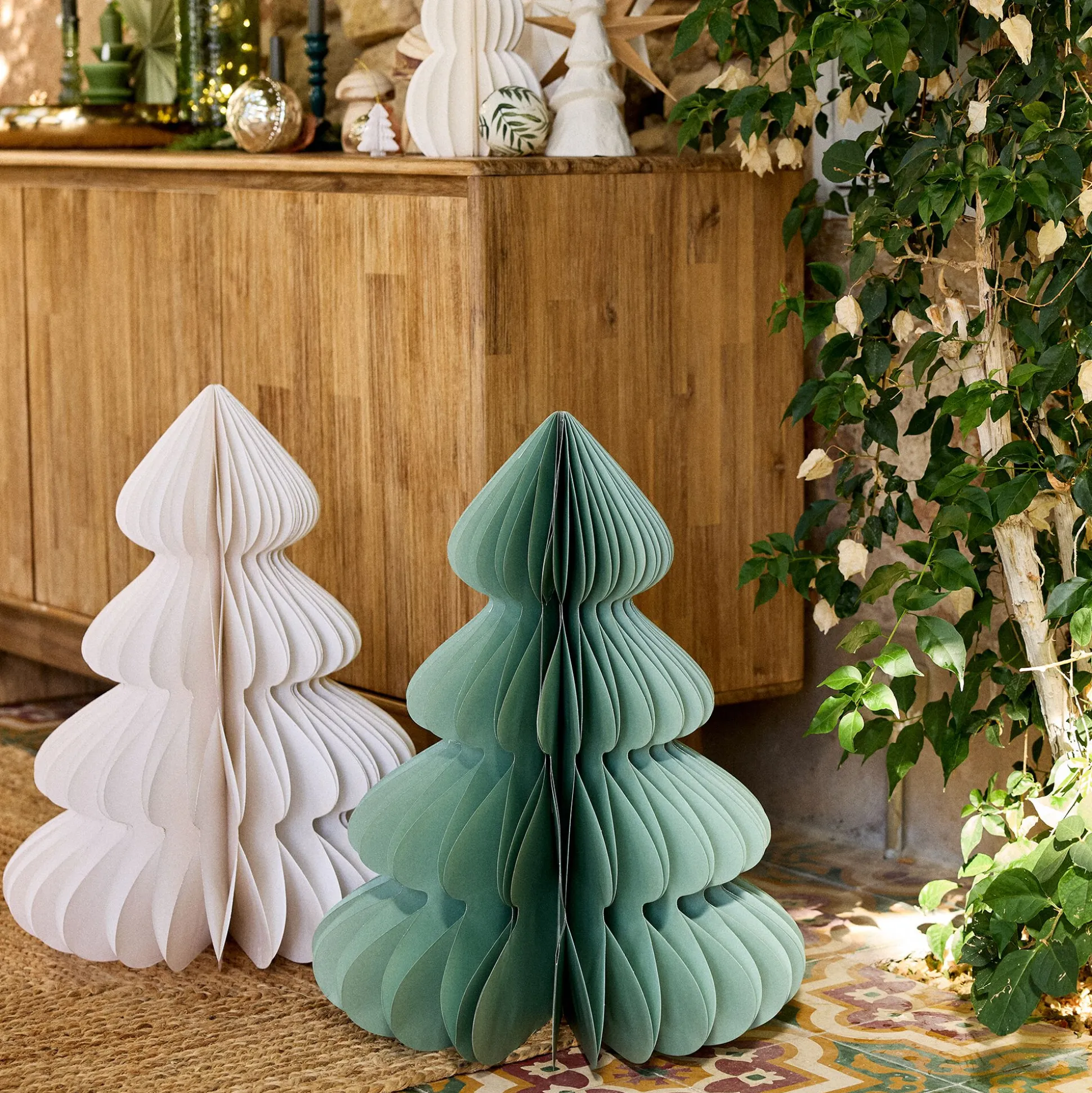 Sapin décoratif à poser en papier H60cm - vert
