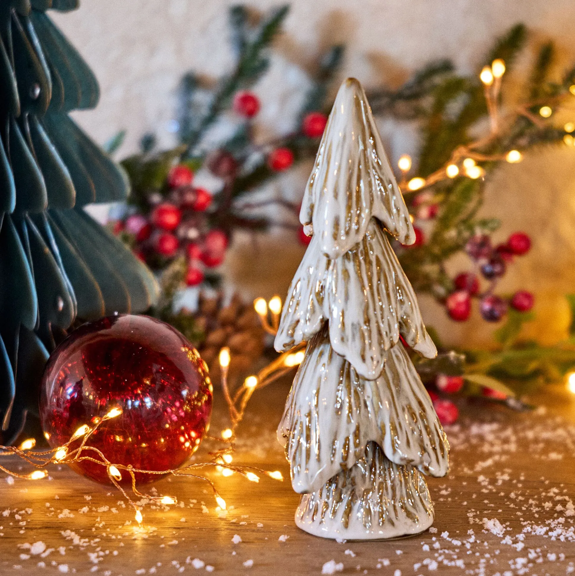 Sapin décoratif à poser en porcelaine H19cm - beige