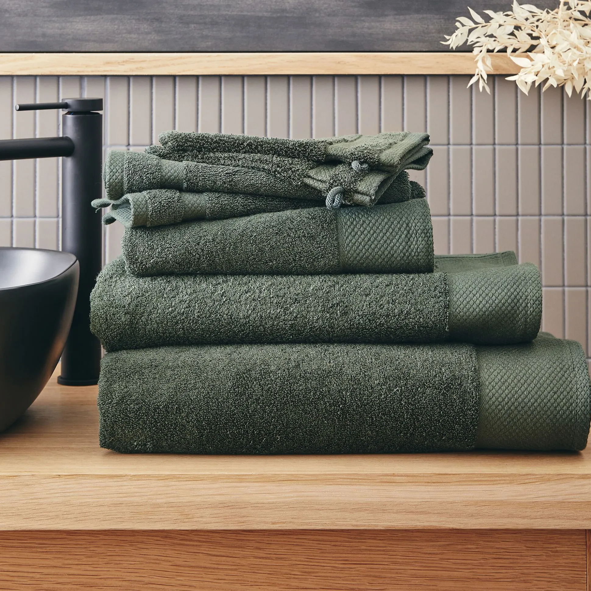 Serviette de toilette en coton peigné - vert cèdre 50x100cm