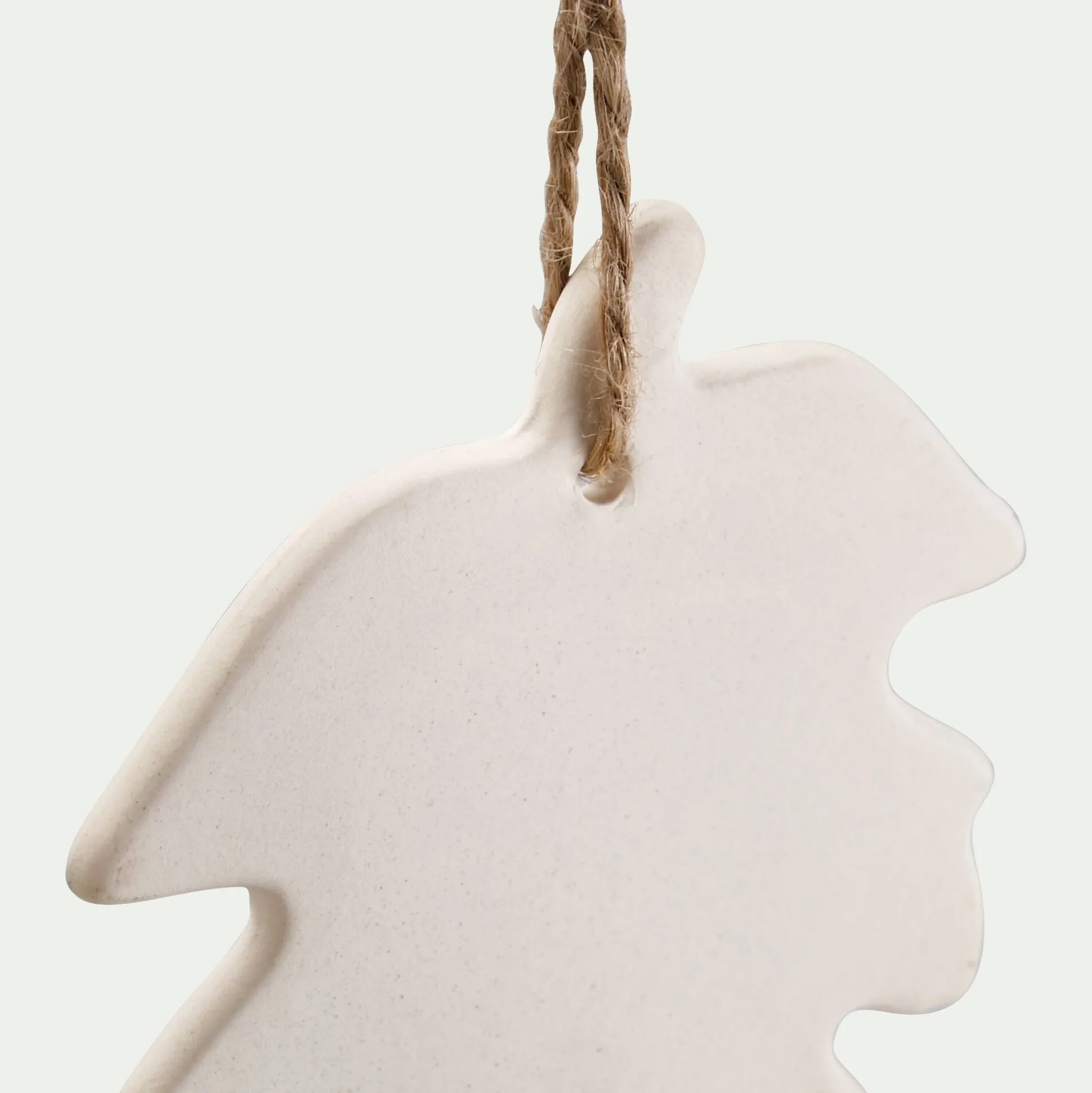 Suspension de Noël feuille en grès H11,43cm - blanc