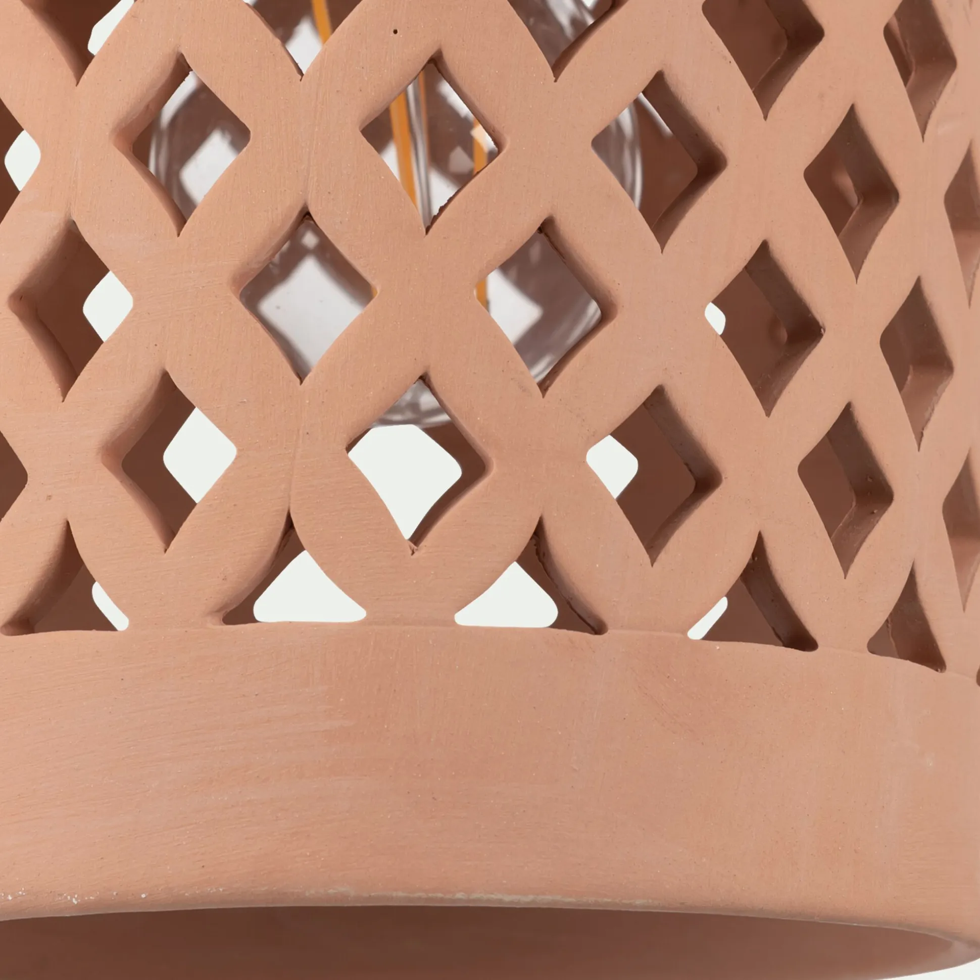 Suspension extérieure cylindrique ajourée en terre cuite - rose argile D15cm