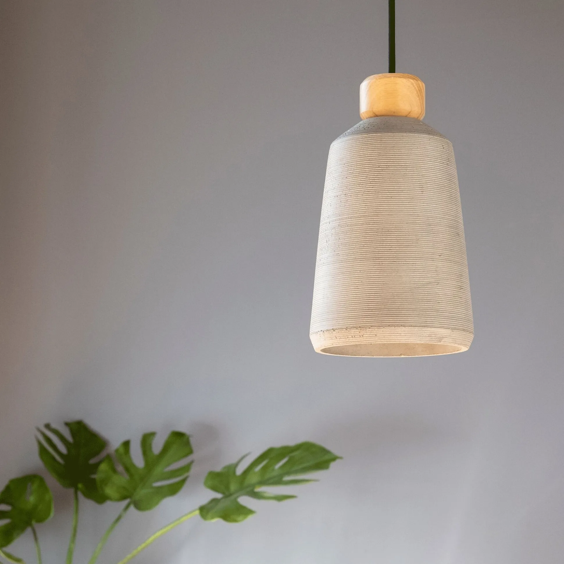 Suspension électrifiée E27 en ciment H27,70cm - gris