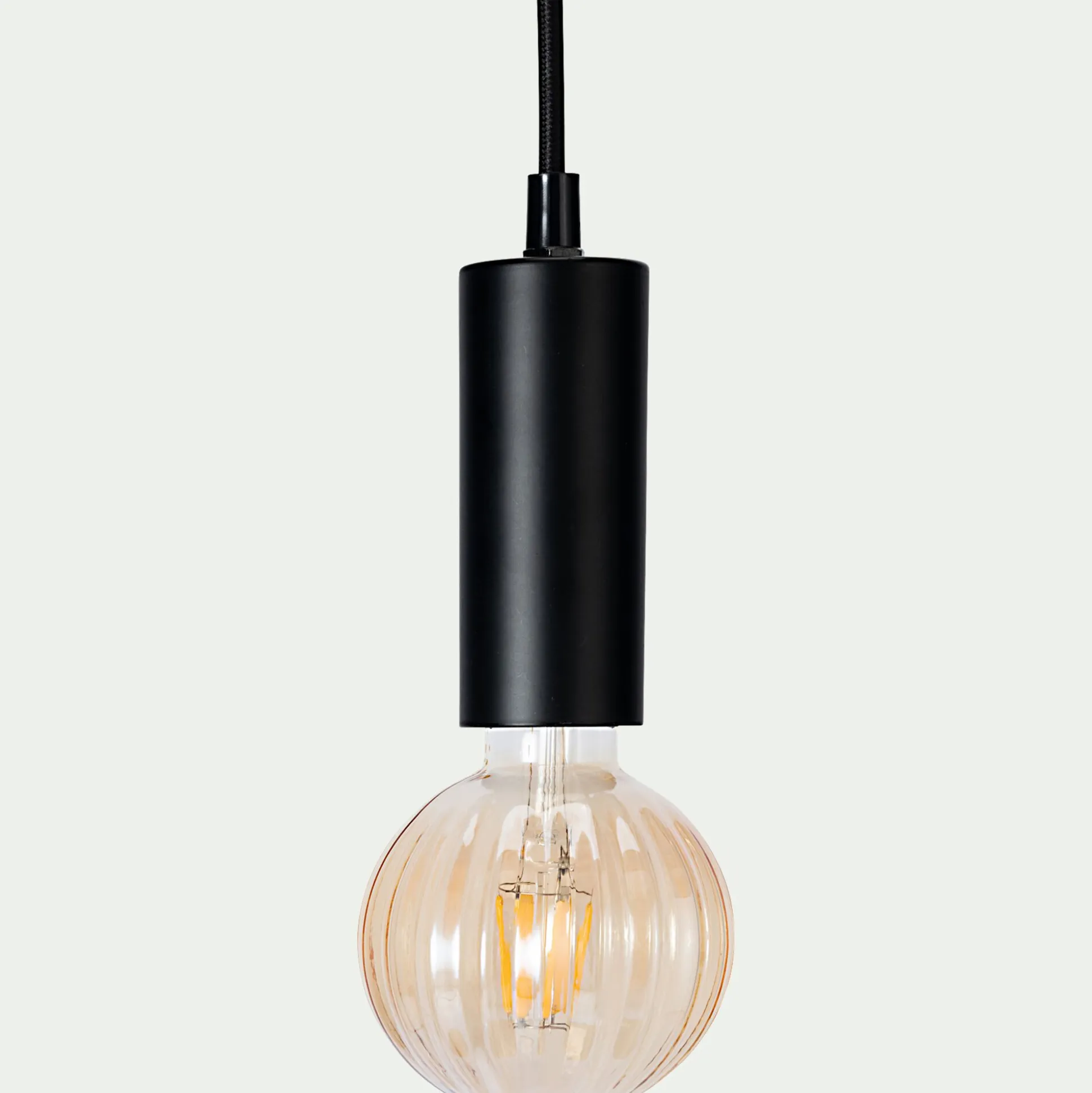 Suspension électrifiée en fer D10x150cm - noir