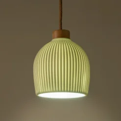 Suspension électrifiée en porcelaine striée D14,8cm - blanc