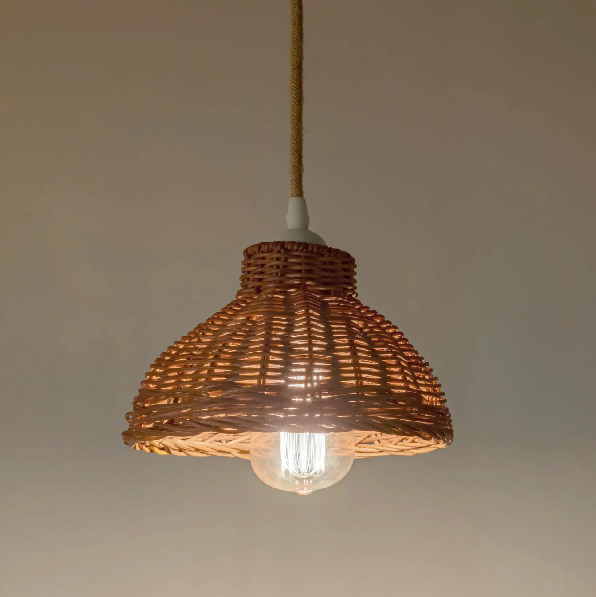 Suspension non électrifiée en rotin D20cm - naturel